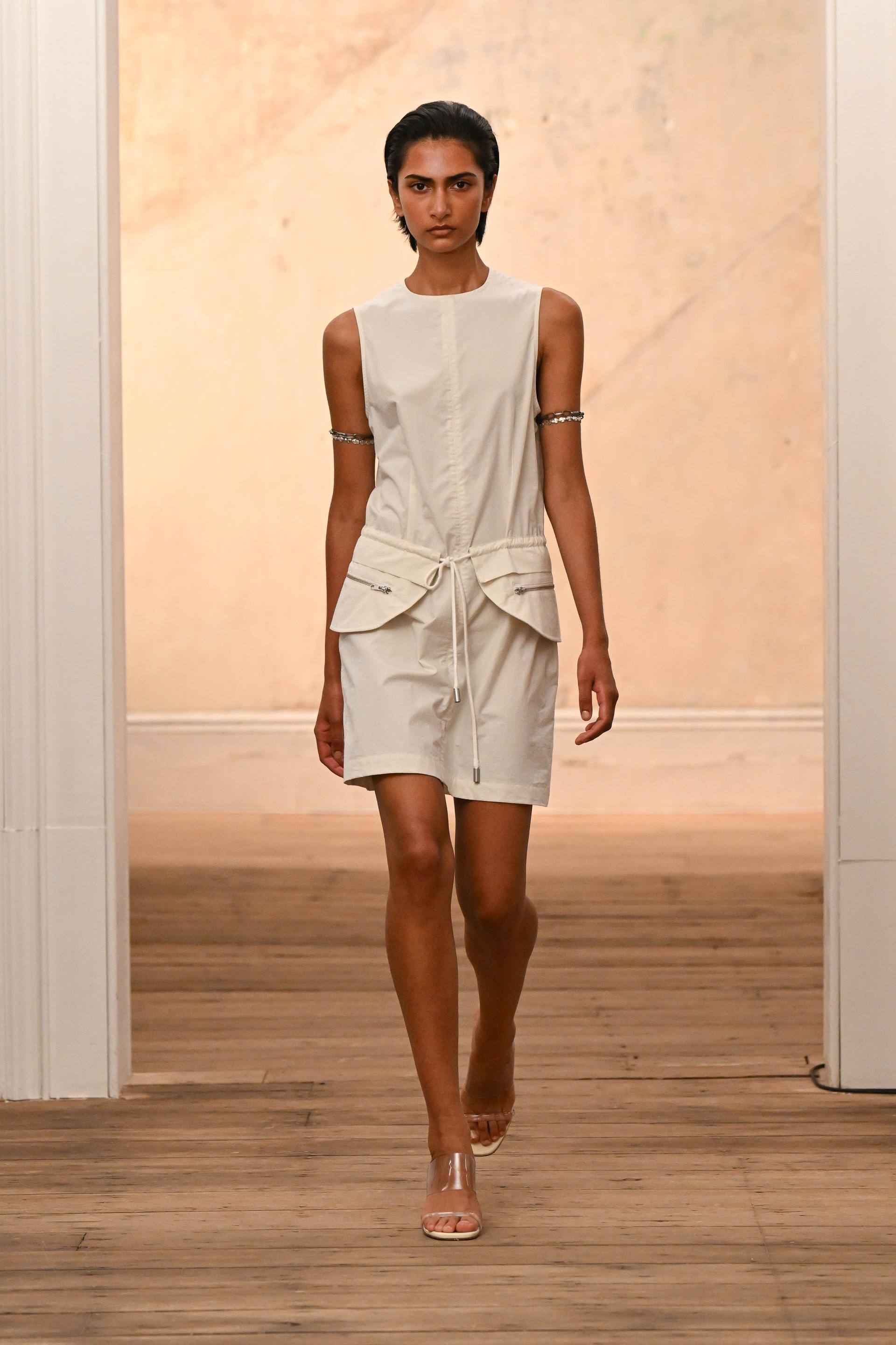 Eckhaus Latta SS27: New York Ease, Sheer Layers and J.Crew Classics Vanity Teen 虚荣青年 Eckhaus Latta SS27: New York Ease, Sheer Layers and J.Crew Classics Eckhaus Latta SS27: New York Ease, Sheer Layers and J.Crew Classics Vanity Teen 虚荣青年