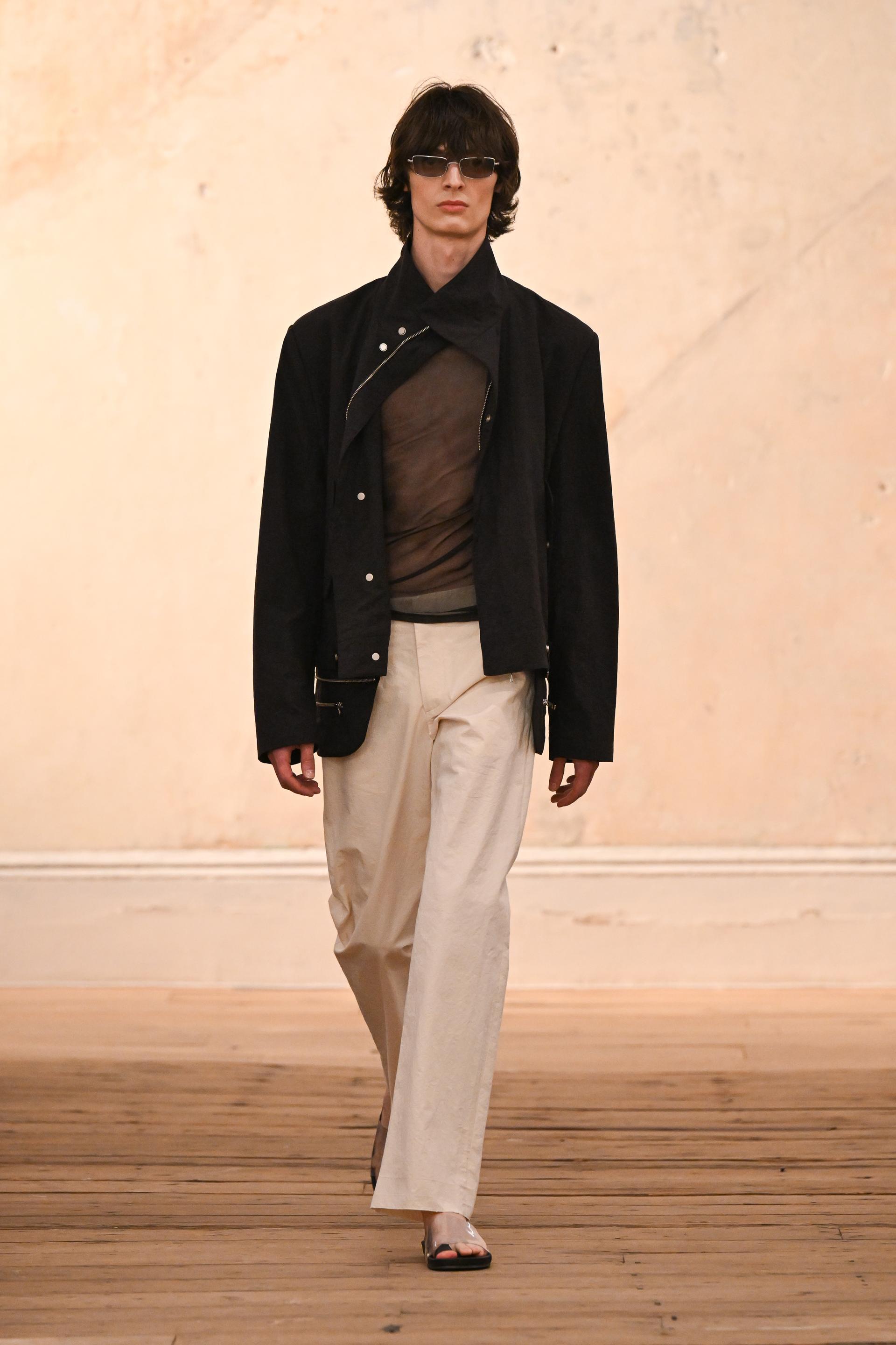 Eckhaus Latta SS27: New York Ease, Sheer Layers and J.Crew Classics Vanity Teen 虚荣青年 Eckhaus Latta SS27: New York Ease, Sheer Layers and J.Crew Classics Eckhaus Latta SS27: New York Ease, Sheer Layers and J.Crew Classics Vanity Teen 虚荣青年