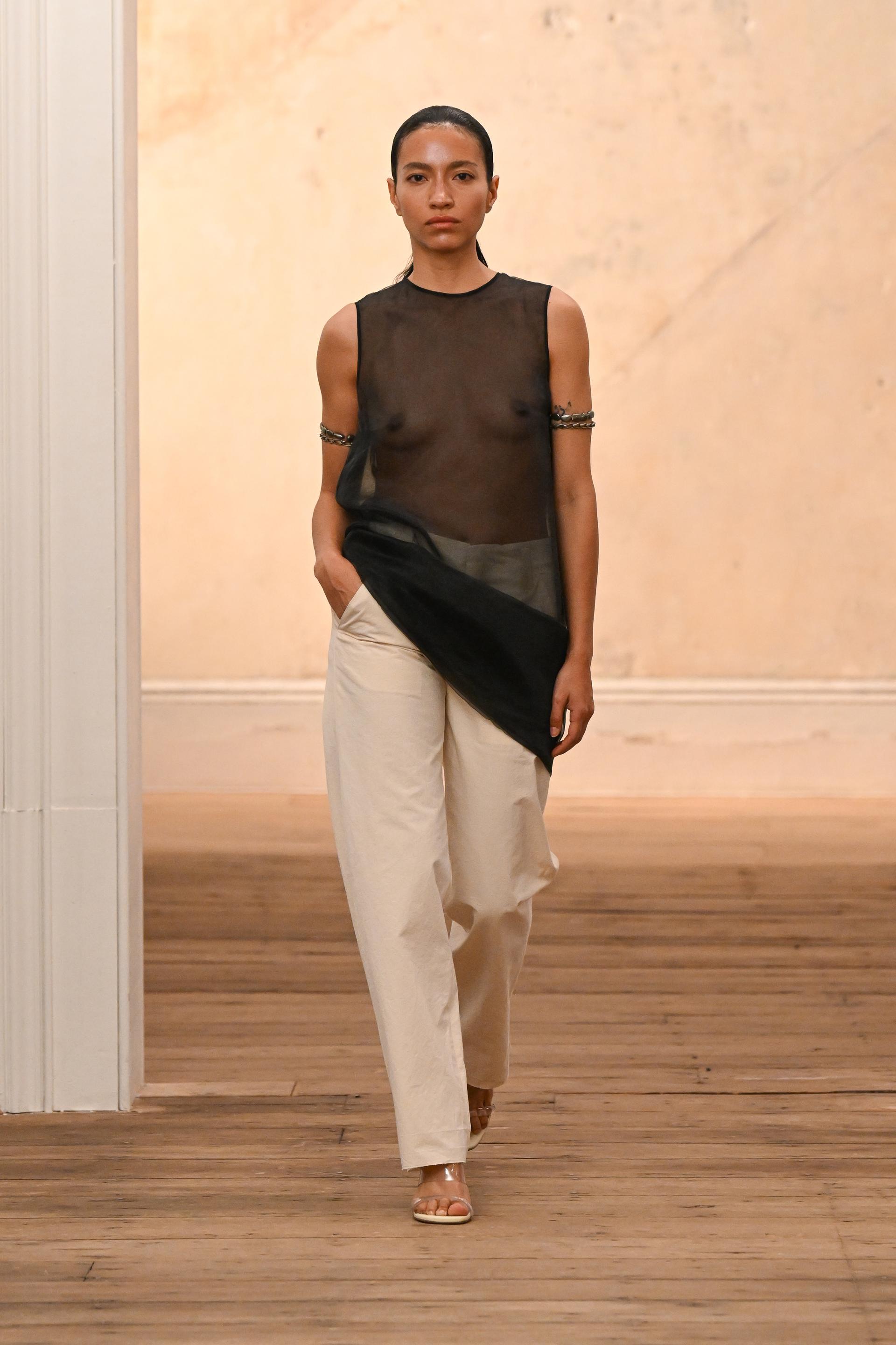 Eckhaus Latta SS27: New York Ease, Sheer Layers and J.Crew Classics Vanity Teen 虚荣青年 Eckhaus Latta SS27: New York Ease, Sheer Layers and J.Crew Classics Eckhaus Latta SS27: New York Ease, Sheer Layers and J.Crew Classics Vanity Teen 虚荣青年
