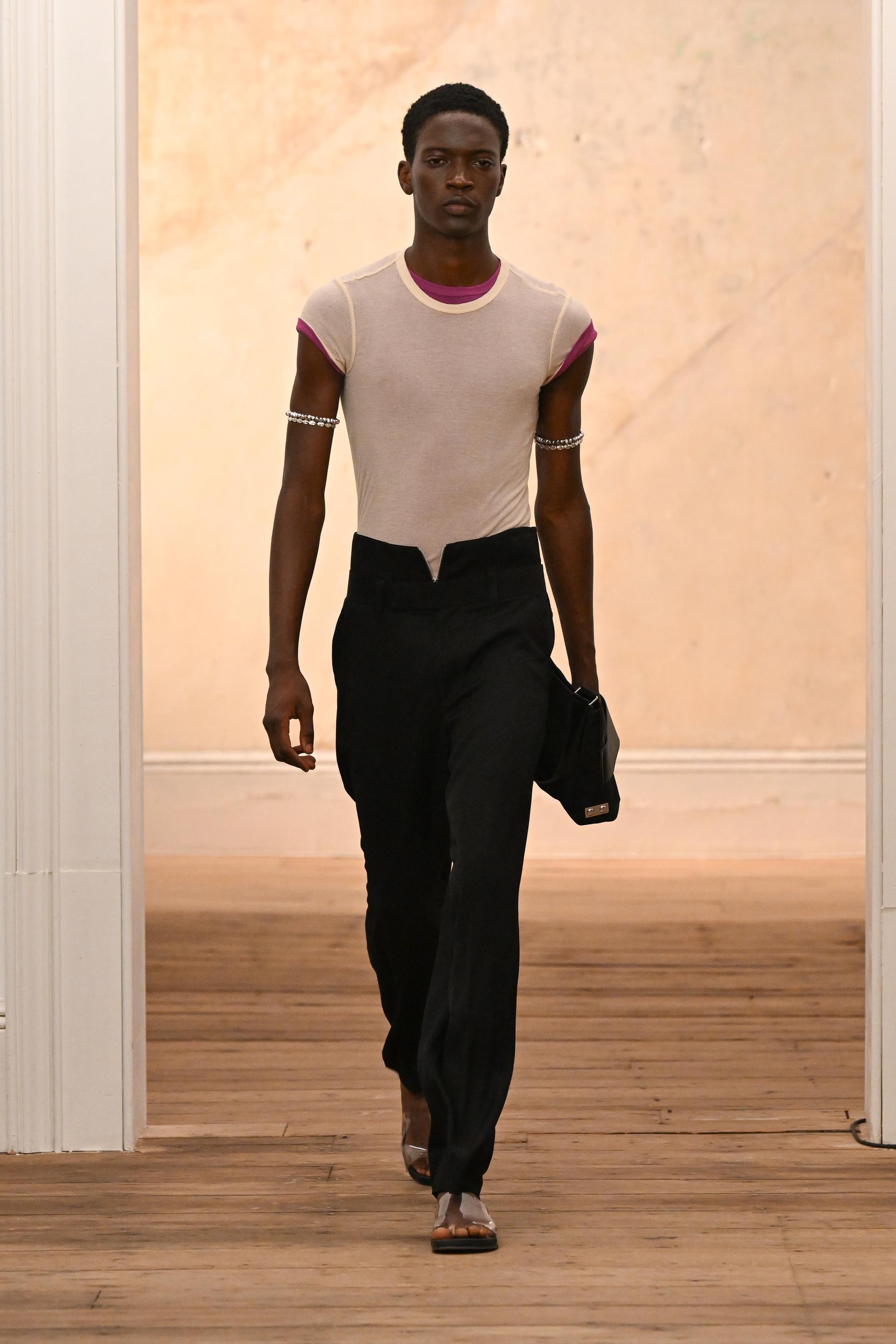 Eckhaus Latta SS27: New York Ease, Sheer Layers and J.Crew Classics Vanity Teen 虚荣青年 Eckhaus Latta SS27: New York Ease, Sheer Layers and J.Crew Classics Eckhaus Latta SS27: New York Ease, Sheer Layers and J.Crew Classics Vanity Teen 虚荣青年