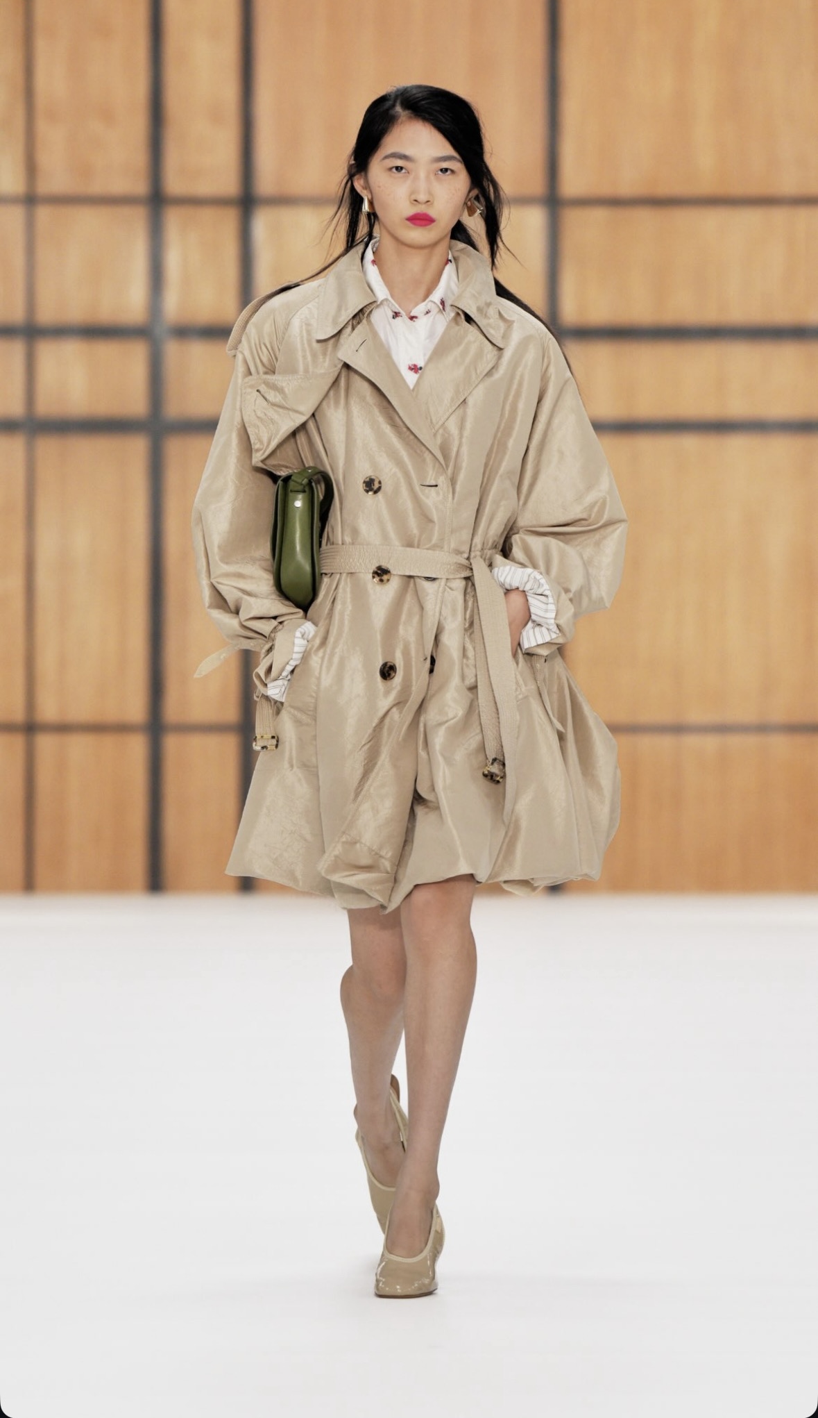 BURBERRY SS27 - WHEN HERITAGE STOPS BEHAVING Vanity Teen BURBERRY SS27 - WHEN HERITAGE STOPS BEHAVING BURBERRY SS27 - WHEN HERITAGE STOPS BEHAVING Vanity Teen