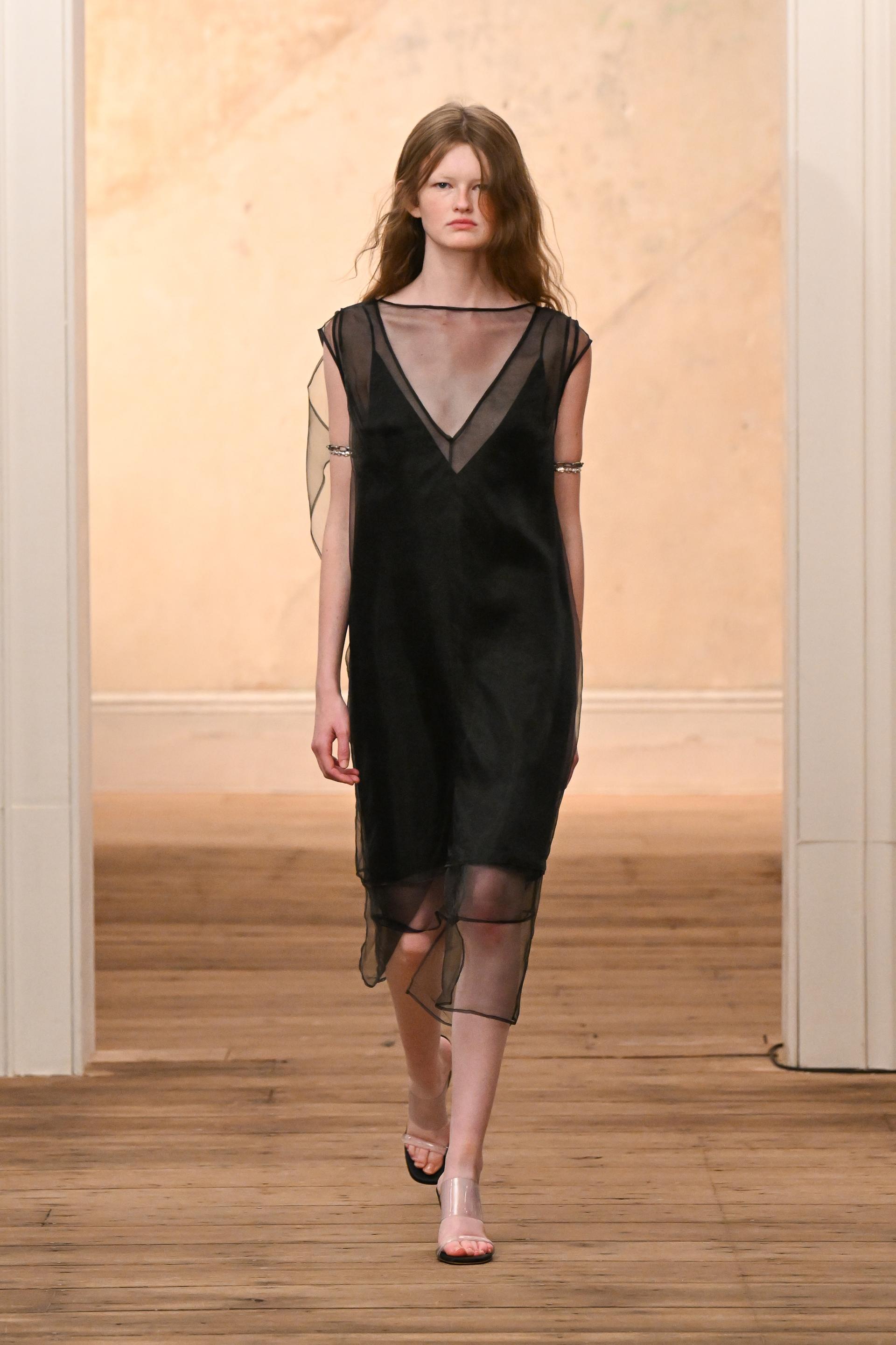 Eckhaus Latta SS27: New York Ease, Sheer Layers and J.Crew Classics Vanity Teen 虚荣青年 Eckhaus Latta SS27: New York Ease, Sheer Layers and J.Crew Classics Eckhaus Latta SS27: New York Ease, Sheer Layers and J.Crew Classics Vanity Teen 虚荣青年