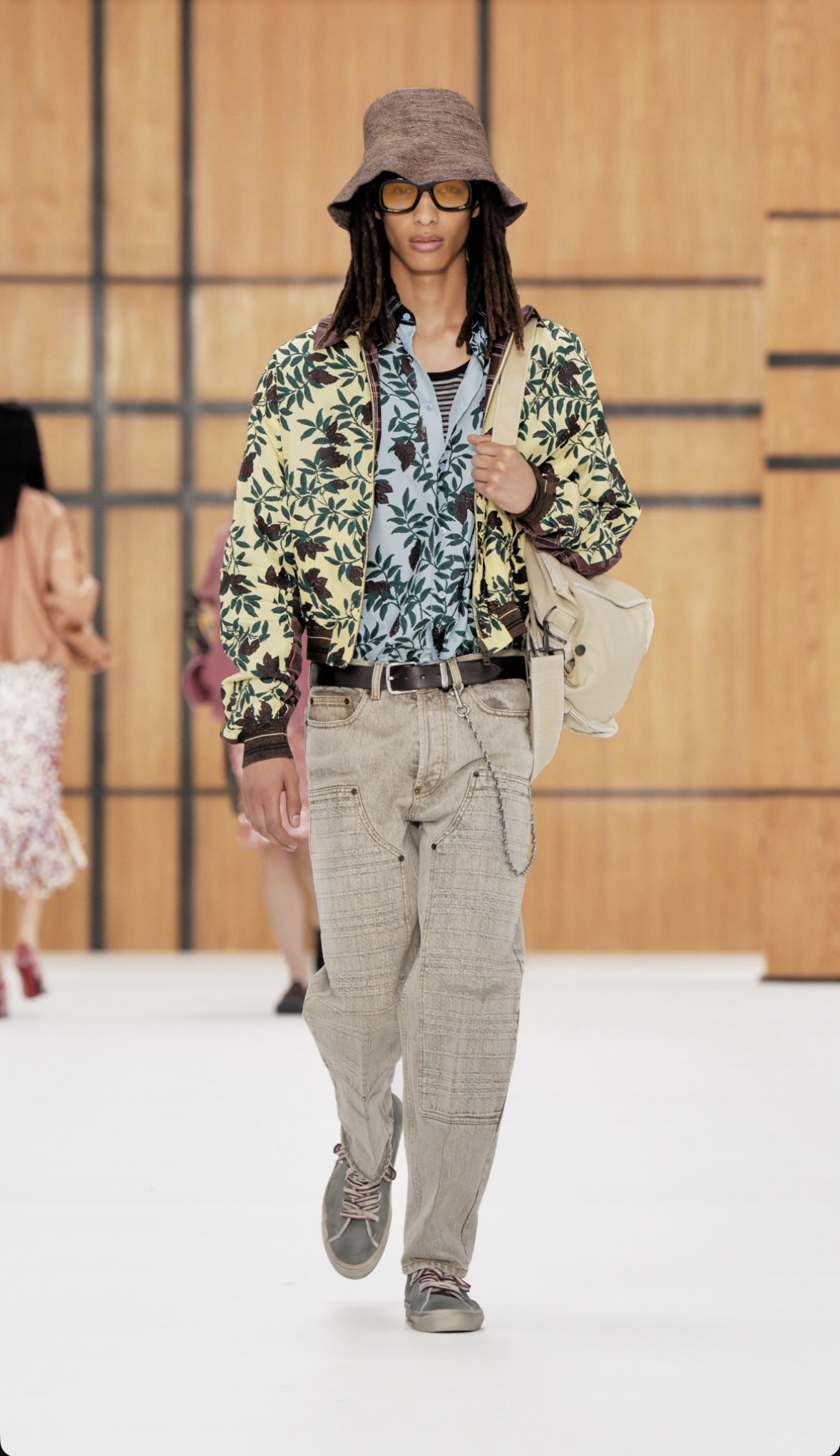 BURBERRY SS27 - WHEN HERITAGE STOPS BEHAVING Vanity Teen BURBERRY SS27 - WHEN HERITAGE STOPS BEHAVING BURBERRY SS27 - WHEN HERITAGE STOPS BEHAVING Vanity Teen
