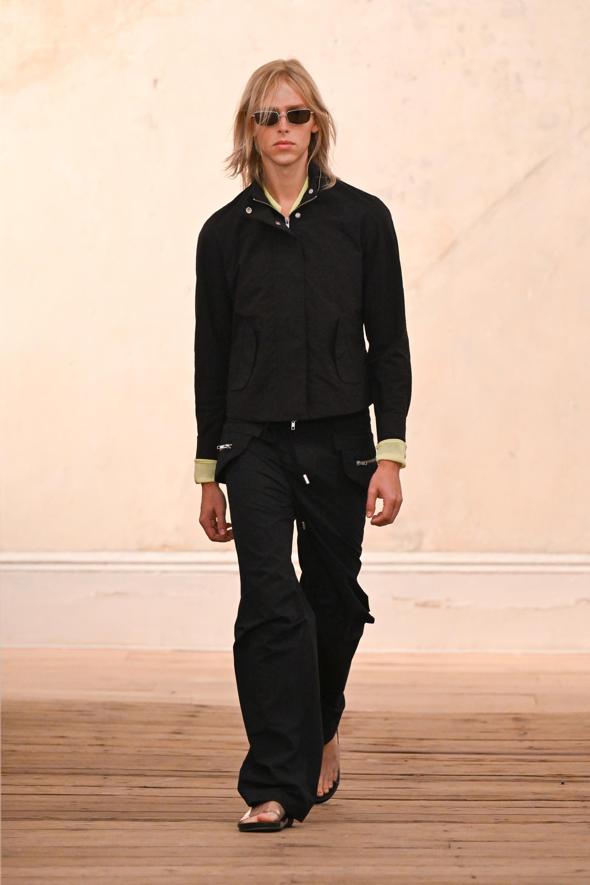 Eckhaus Latta SS27: New York Ease, Sheer Layers and J.Crew Classics Vanity Teen 虚荣青年 Eckhaus Latta SS27: New York Ease, Sheer Layers and J.Crew Classics Eckhaus Latta SS27: New York Ease, Sheer Layers and J.Crew Classics Vanity Teen 虚荣青年
