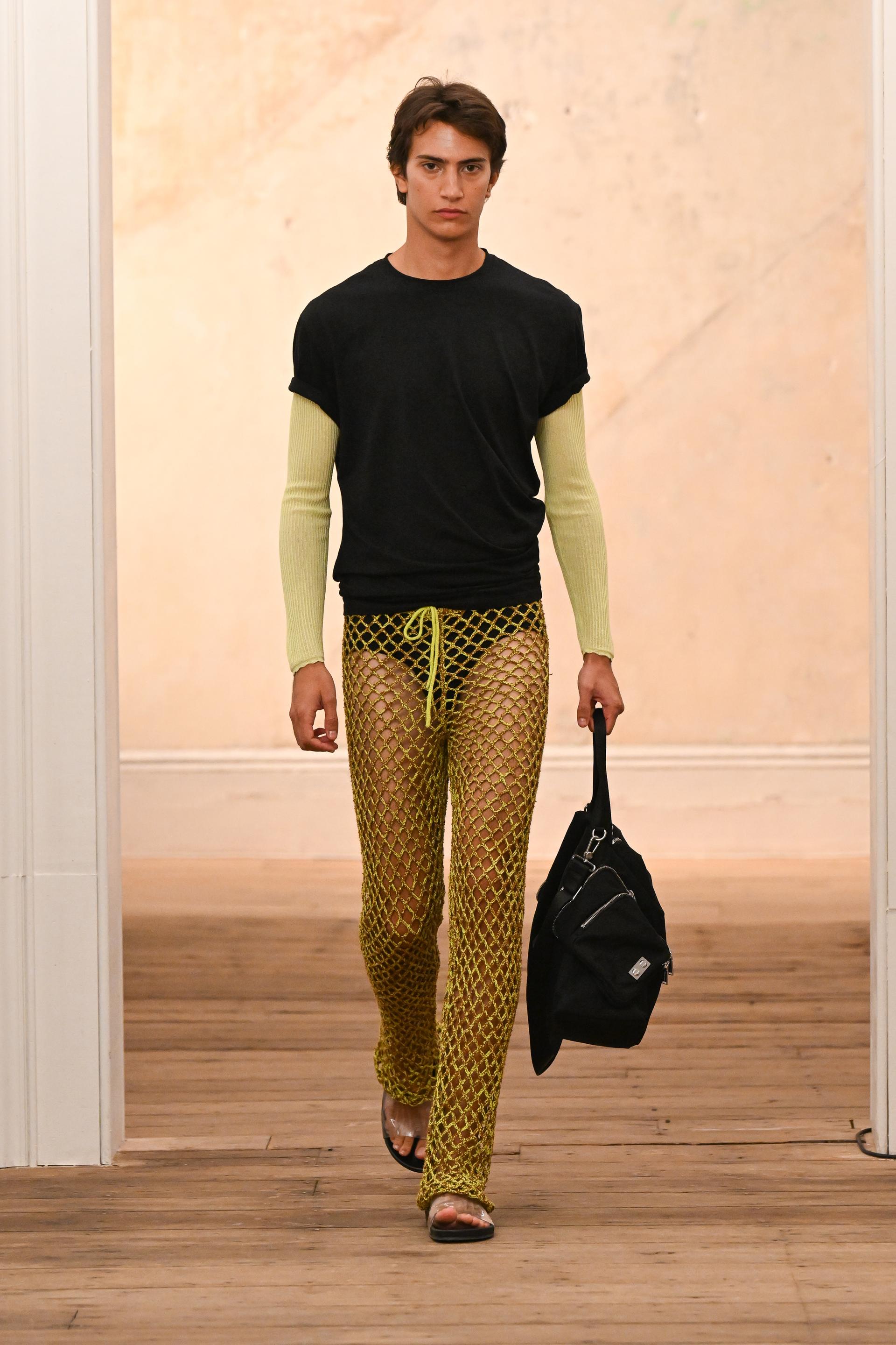 Eckhaus Latta SS27: New York Ease, Sheer Layers and J.Crew Classics Vanity Teen 虚荣青年 Eckhaus Latta SS27: New York Ease, Sheer Layers and J.Crew Classics Eckhaus Latta SS27: New York Ease, Sheer Layers and J.Crew Classics Vanity Teen 虚荣青年
