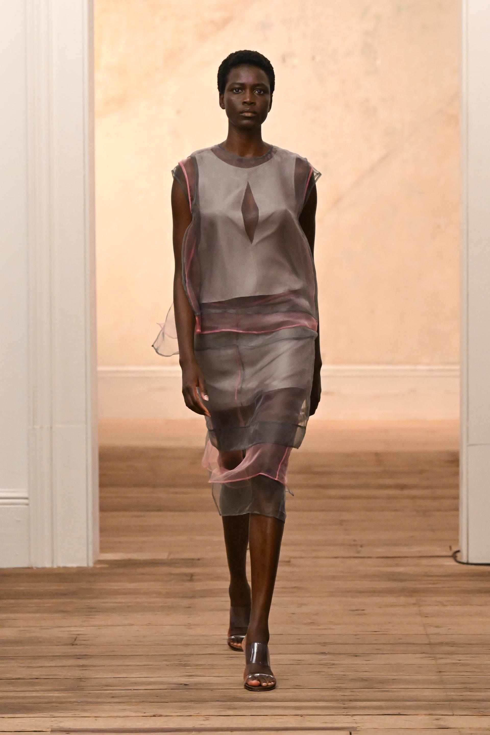 Eckhaus Latta SS27: New York Ease, Sheer Layers and J.Crew Classics Vanity Teen 虚荣青年 Eckhaus Latta SS27: New York Ease, Sheer Layers and J.Crew Classics Eckhaus Latta SS27: New York Ease, Sheer Layers and J.Crew Classics Vanity Teen 虚荣青年