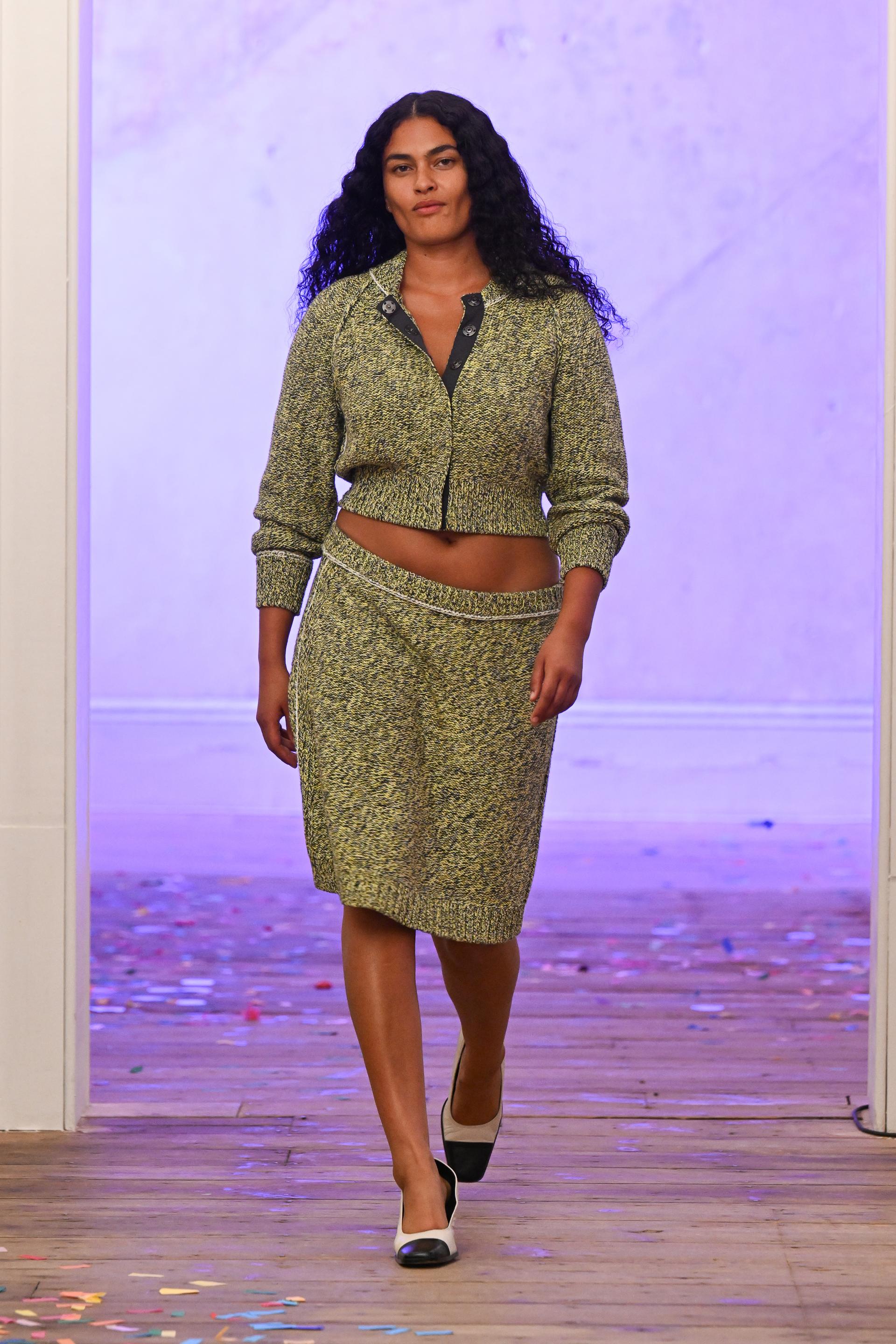 Eckhaus Latta SS27: New York Ease, Sheer Layers and J.Crew Classics Vanity Teen 虚荣青年 Eckhaus Latta SS27: New York Ease, Sheer Layers and J.Crew Classics Eckhaus Latta SS27: New York Ease, Sheer Layers and J.Crew Classics Vanity Teen 虚荣青年