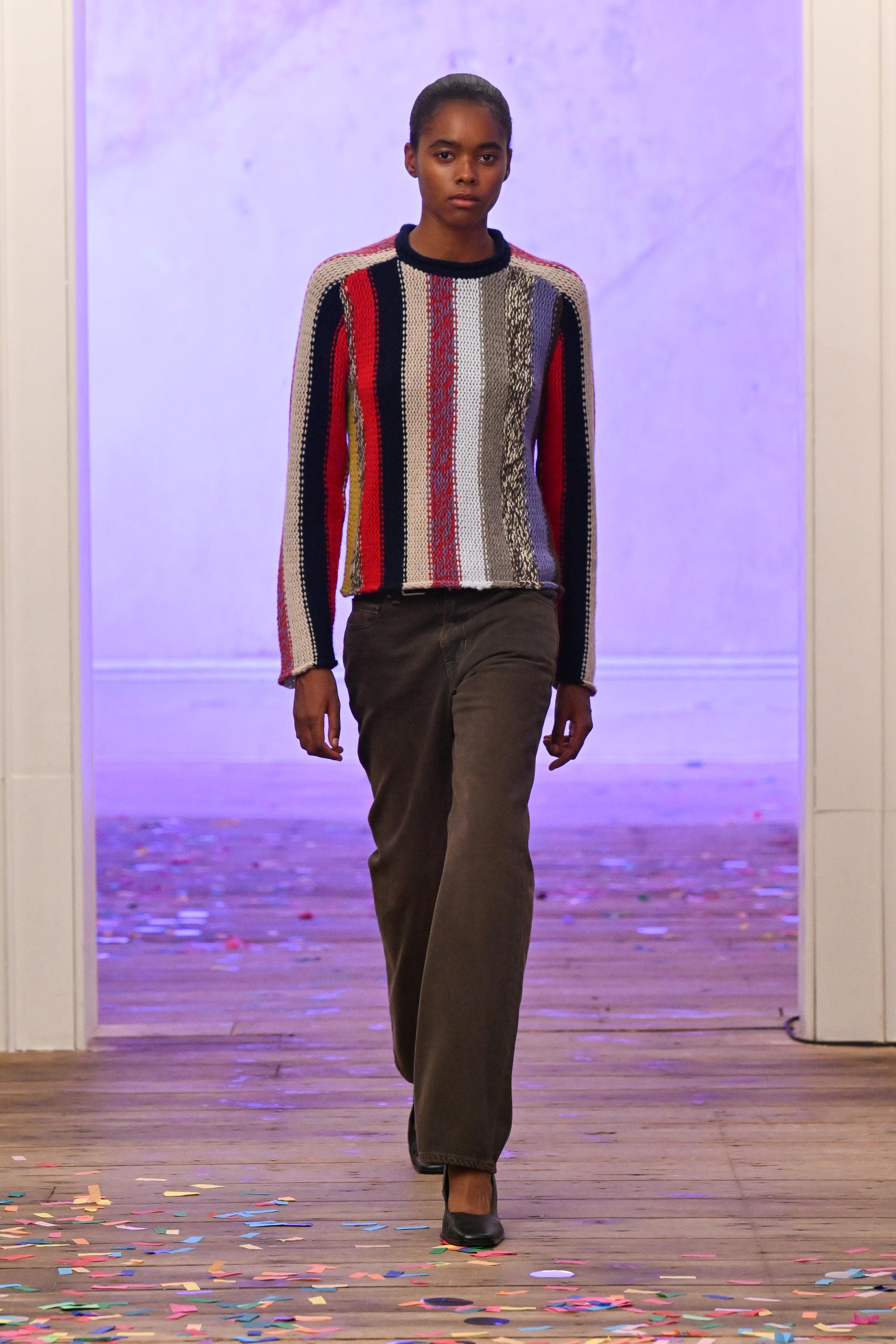 Eckhaus Latta SS27: New York Ease, Sheer Layers and J.Crew Classics Vanity Teen 虚荣青年 Eckhaus Latta SS27: New York Ease, Sheer Layers and J.Crew Classics Eckhaus Latta SS27: New York Ease, Sheer Layers and J.Crew Classics Vanity Teen 虚荣青年