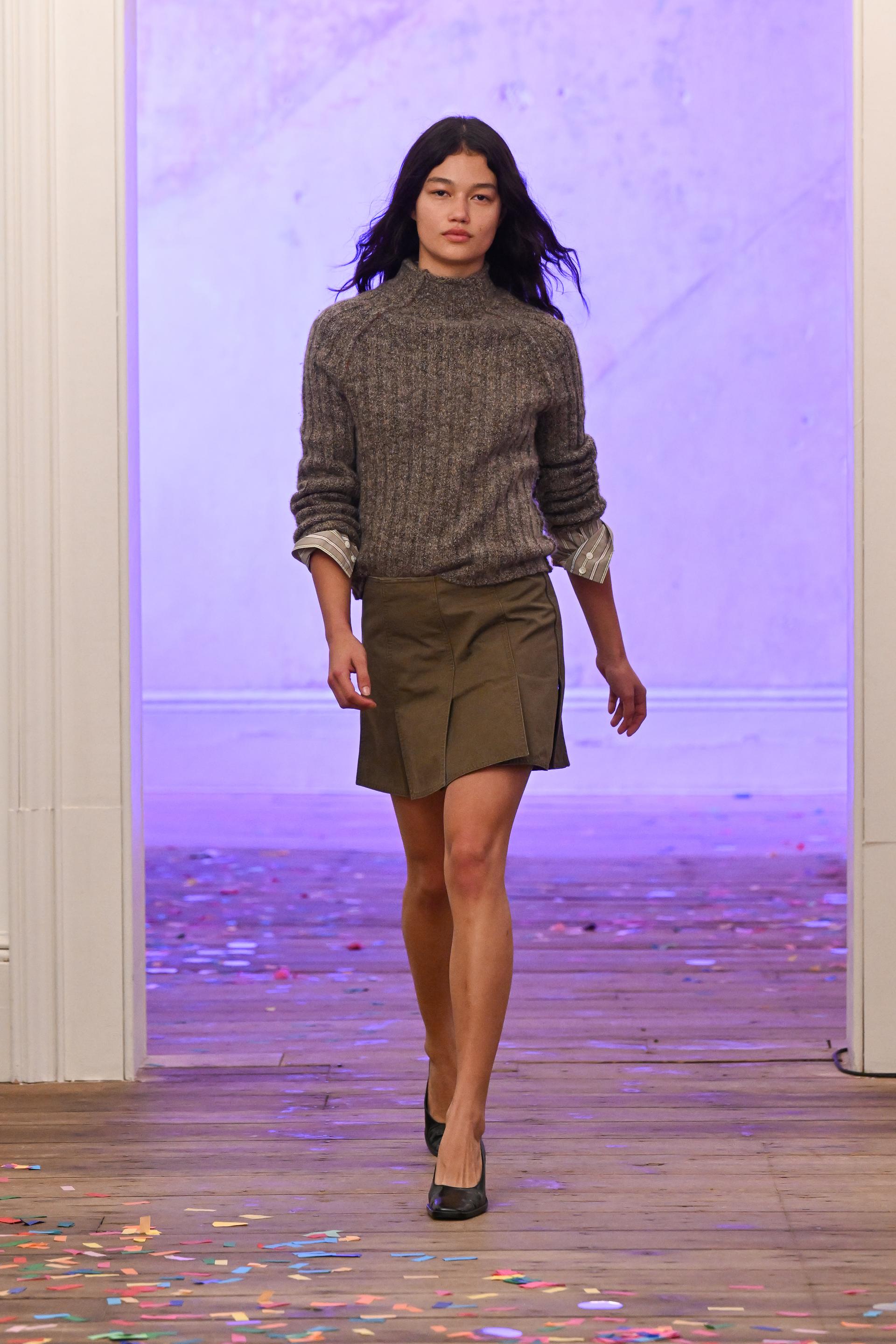 Eckhaus Latta SS27: New York Ease, Sheer Layers and J.Crew Classics Vanity Teen 虚荣青年 Eckhaus Latta SS27: New York Ease, Sheer Layers and J.Crew Classics Eckhaus Latta SS27: New York Ease, Sheer Layers and J.Crew Classics Vanity Teen 虚荣青年