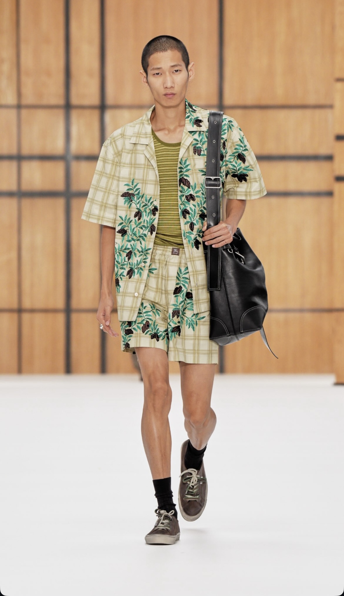 BURBERRY SS27 - WHEN HERITAGE STOPS BEHAVING Vanity Teen BURBERRY SS27 - WHEN HERITAGE STOPS BEHAVING BURBERRY SS27 - WHEN HERITAGE STOPS BEHAVING Vanity Teen