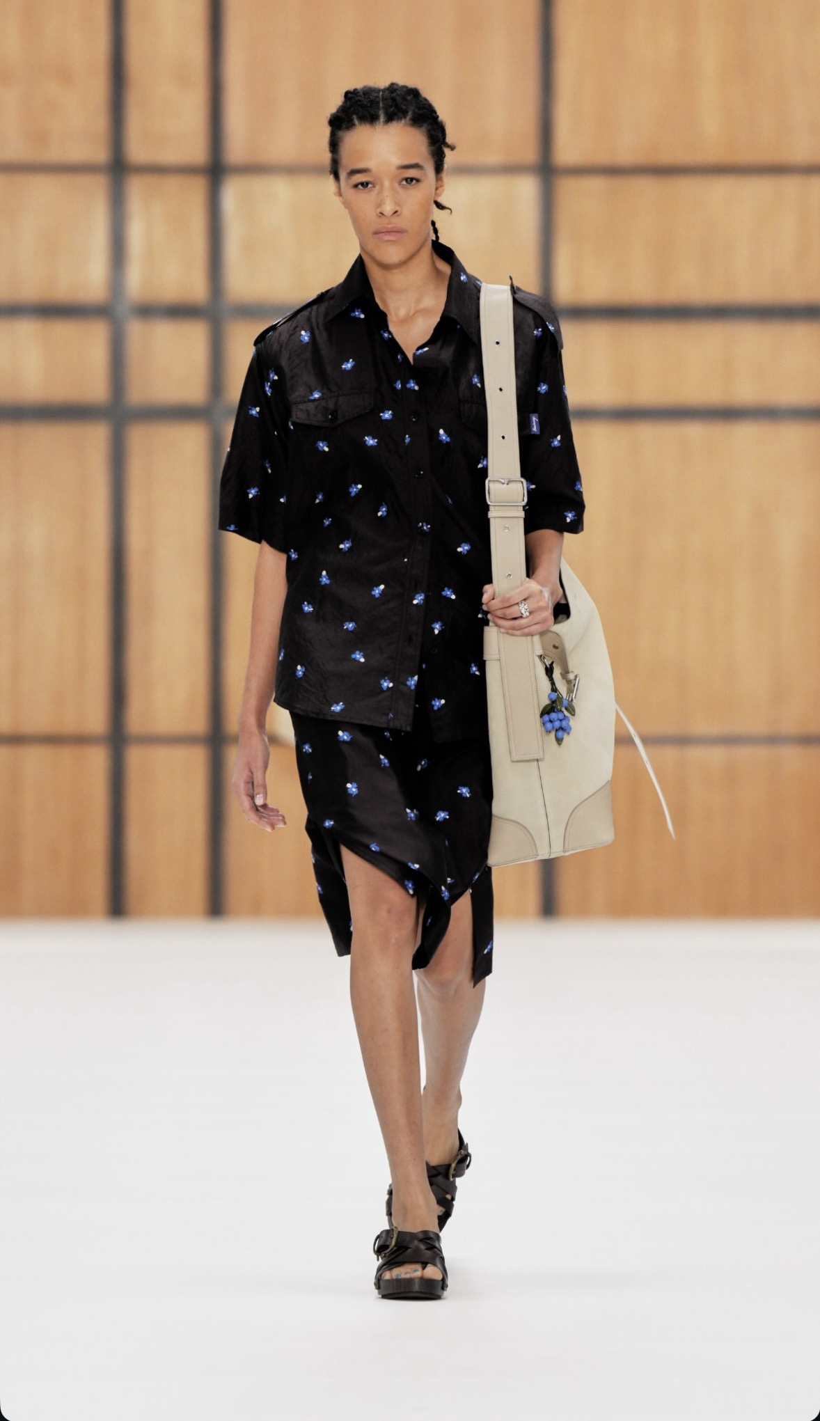 BURBERRY SS27 - WHEN HERITAGE STOPS BEHAVING Vanity Teen BURBERRY SS27 - WHEN HERITAGE STOPS BEHAVING BURBERRY SS27 - WHEN HERITAGE STOPS BEHAVING Vanity Teen