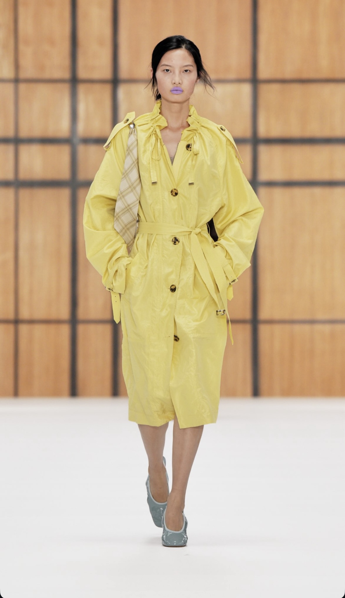 BURBERRY SS27 - WHEN HERITAGE STOPS BEHAVING BURBERRY SS27 - WHEN HERITAGE STOPS BEHAVING Vanity Teen