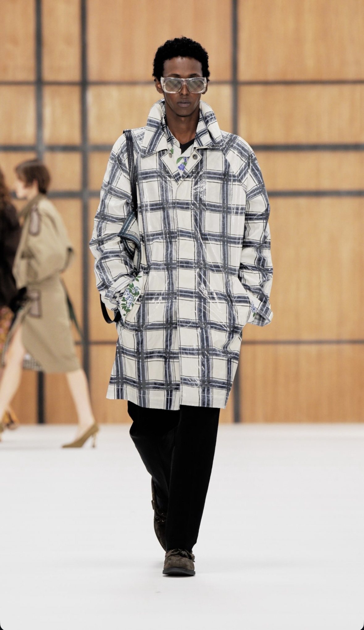 BURBERRY SS27 - WHEN HERITAGE STOPS BEHAVING Vanity Teen BURBERRY SS27 - WHEN HERITAGE STOPS BEHAVING BURBERRY SS27 - WHEN HERITAGE STOPS BEHAVING Vanity Teen