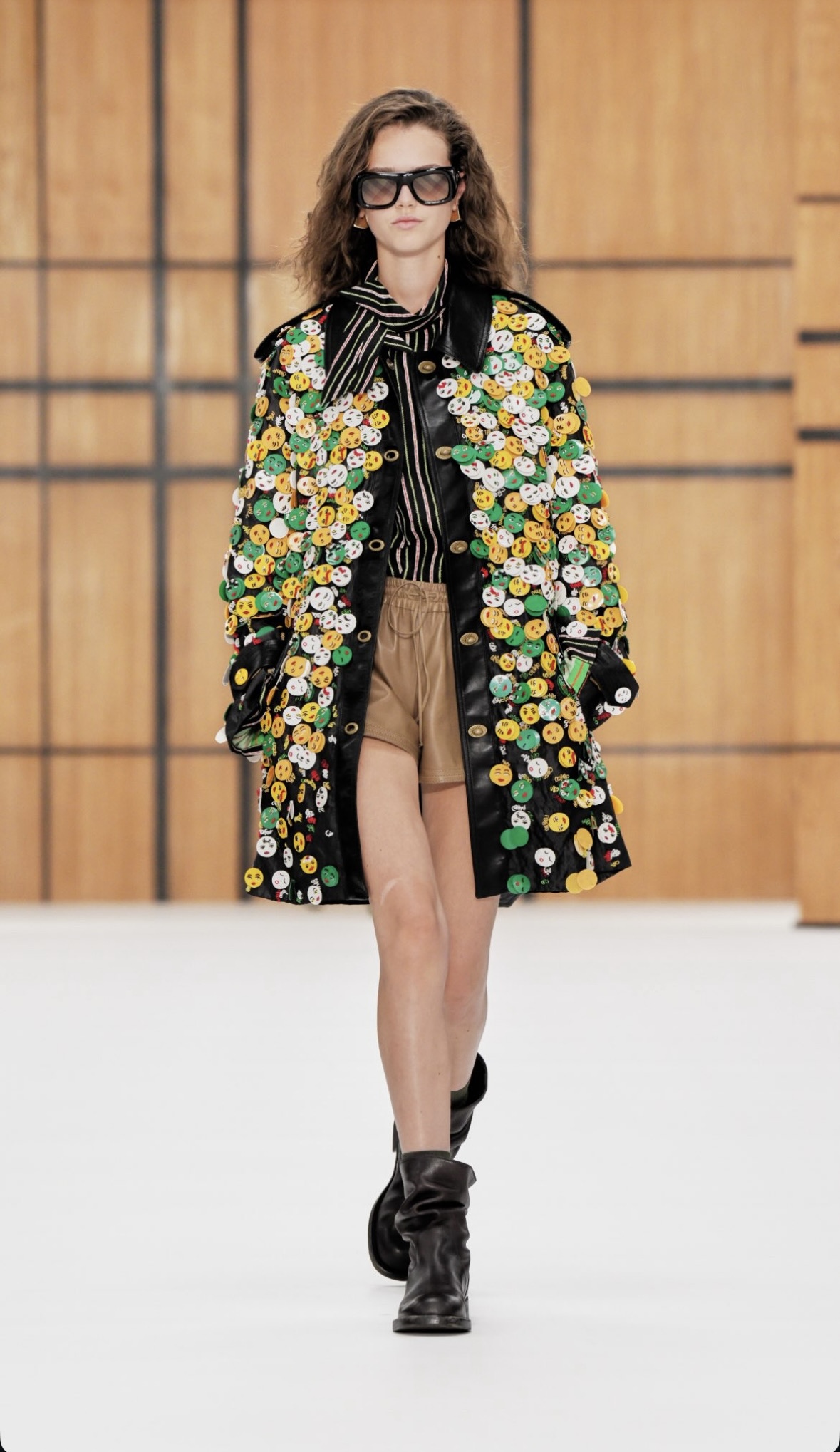 BURBERRY SS27 - WHEN HERITAGE STOPS BEHAVING Vanity Teen BURBERRY SS27 - WHEN HERITAGE STOPS BEHAVING BURBERRY SS27 - WHEN HERITAGE STOPS BEHAVING Vanity Teen