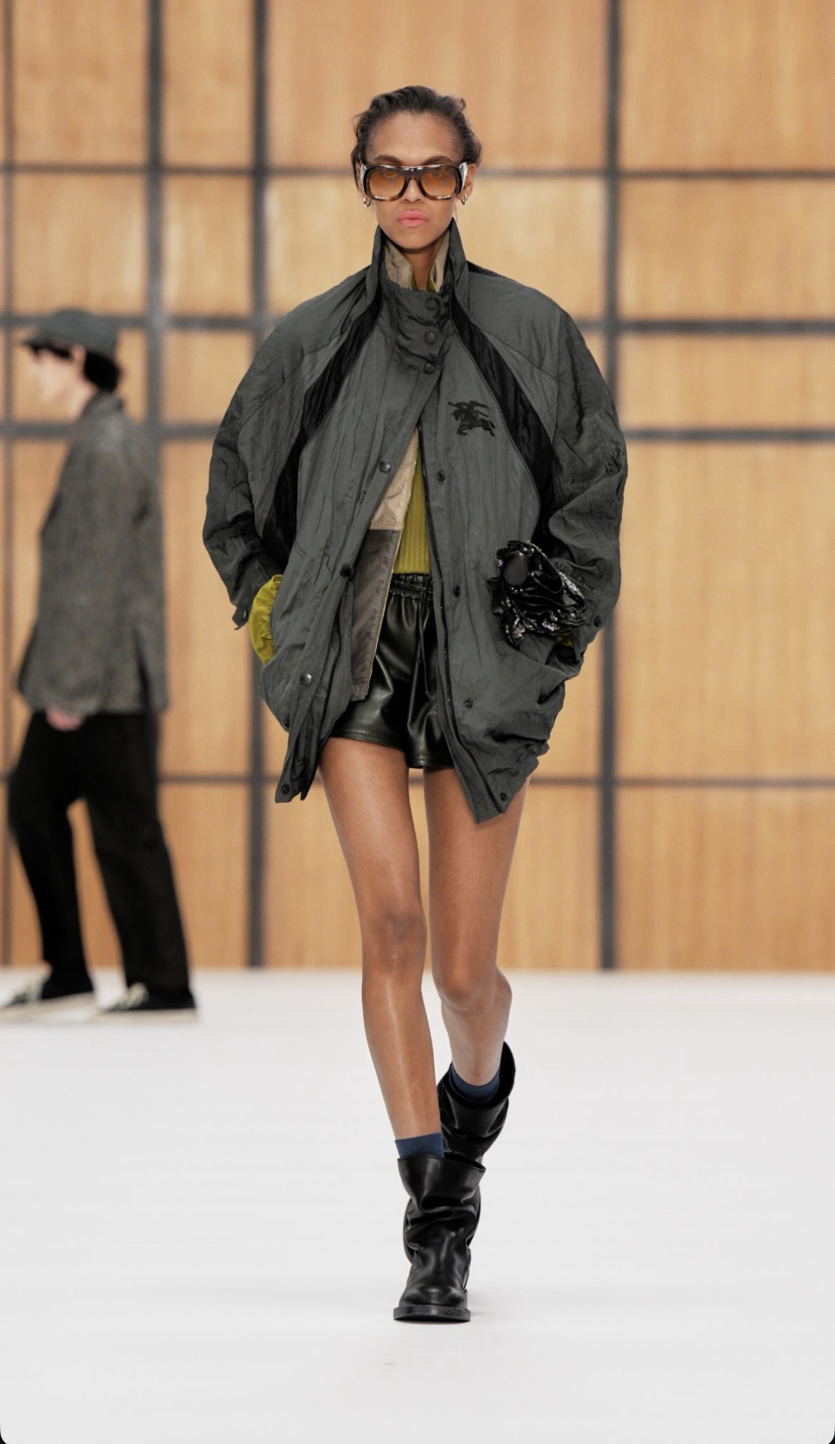 BURBERRY SS27 - WHEN HERITAGE STOPS BEHAVING Vanity Teen BURBERRY SS27 - WHEN HERITAGE STOPS BEHAVING BURBERRY SS27 - WHEN HERITAGE STOPS BEHAVING Vanity Teen