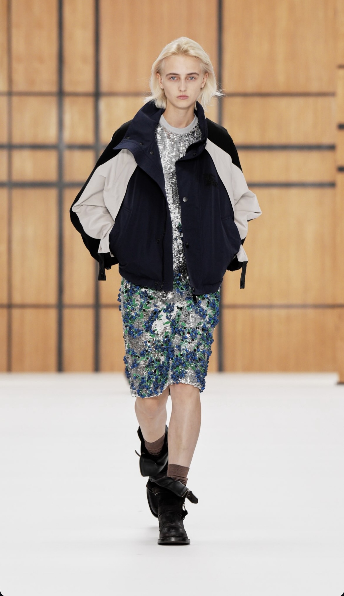 BURBERRY SS27 - WHEN HERITAGE STOPS BEHAVING Vanity Teen BURBERRY SS27 - WHEN HERITAGE STOPS BEHAVING BURBERRY SS27 - WHEN HERITAGE STOPS BEHAVING Vanity Teen
