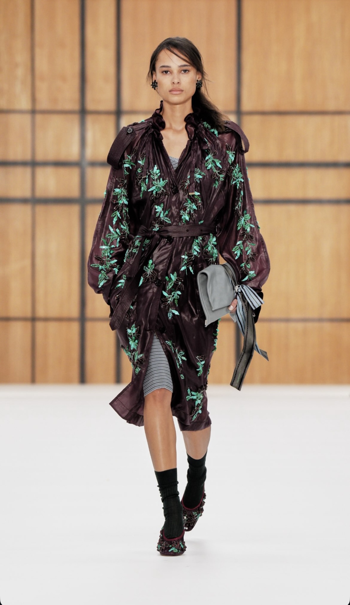 BURBERRY SS27 - WHEN HERITAGE STOPS BEHAVING Vanity Teen BURBERRY SS27 - WHEN HERITAGE STOPS BEHAVING BURBERRY SS27 - WHEN HERITAGE STOPS BEHAVING Vanity Teen