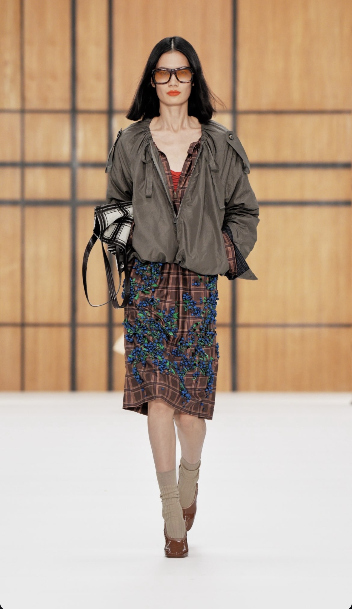 BURBERRY SS27 - WHEN HERITAGE STOPS BEHAVING Vanity Teen BURBERRY SS27 - WHEN HERITAGE STOPS BEHAVING BURBERRY SS27 - WHEN HERITAGE STOPS BEHAVING Vanity Teen