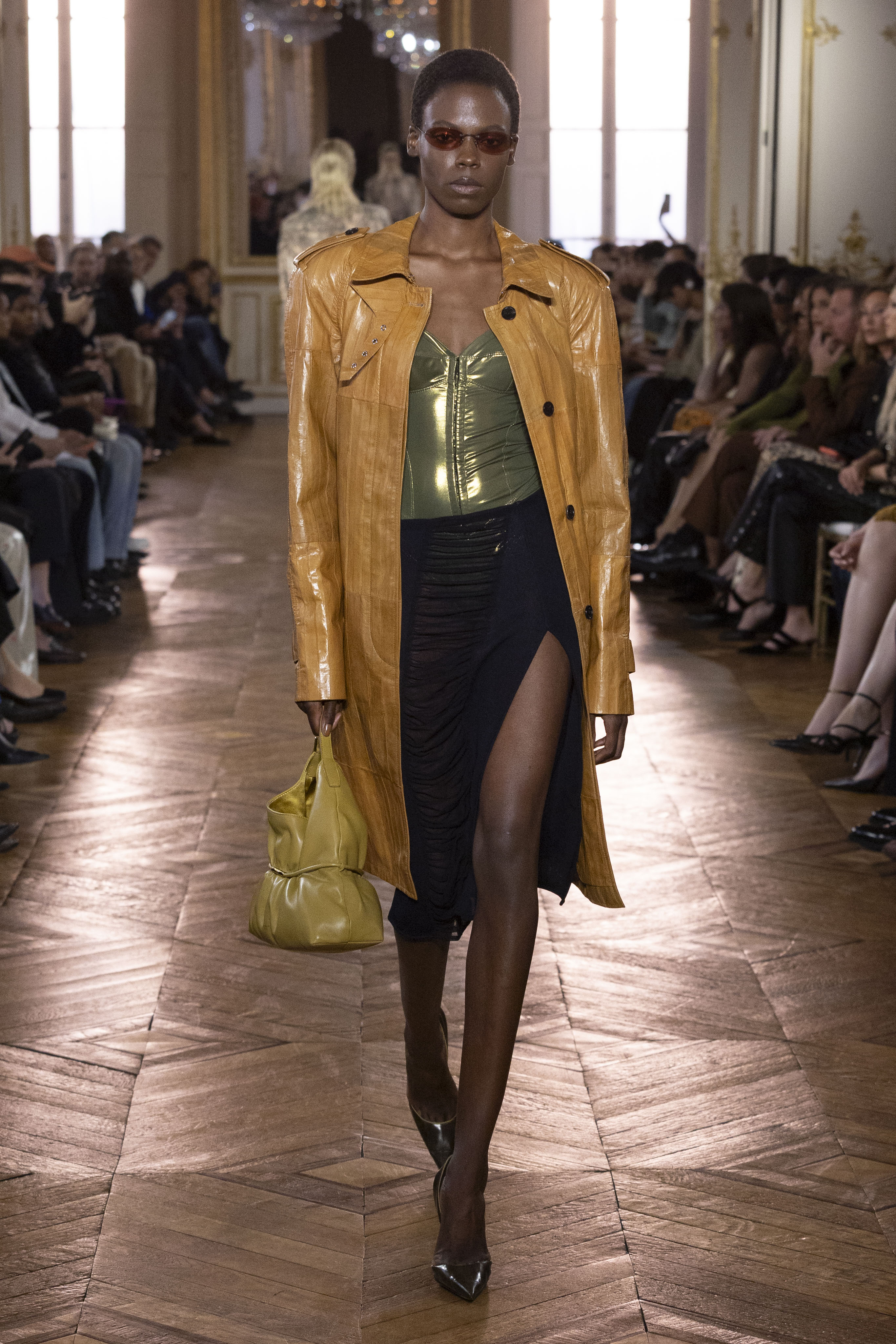 BALMAIN SS27 - COUTURE GOES WEST Vanity Teen BALMAIN SS27 - COUTURE GOES WEST BALMAIN SS27 - COUTURE GOES WEST Vanity Teen