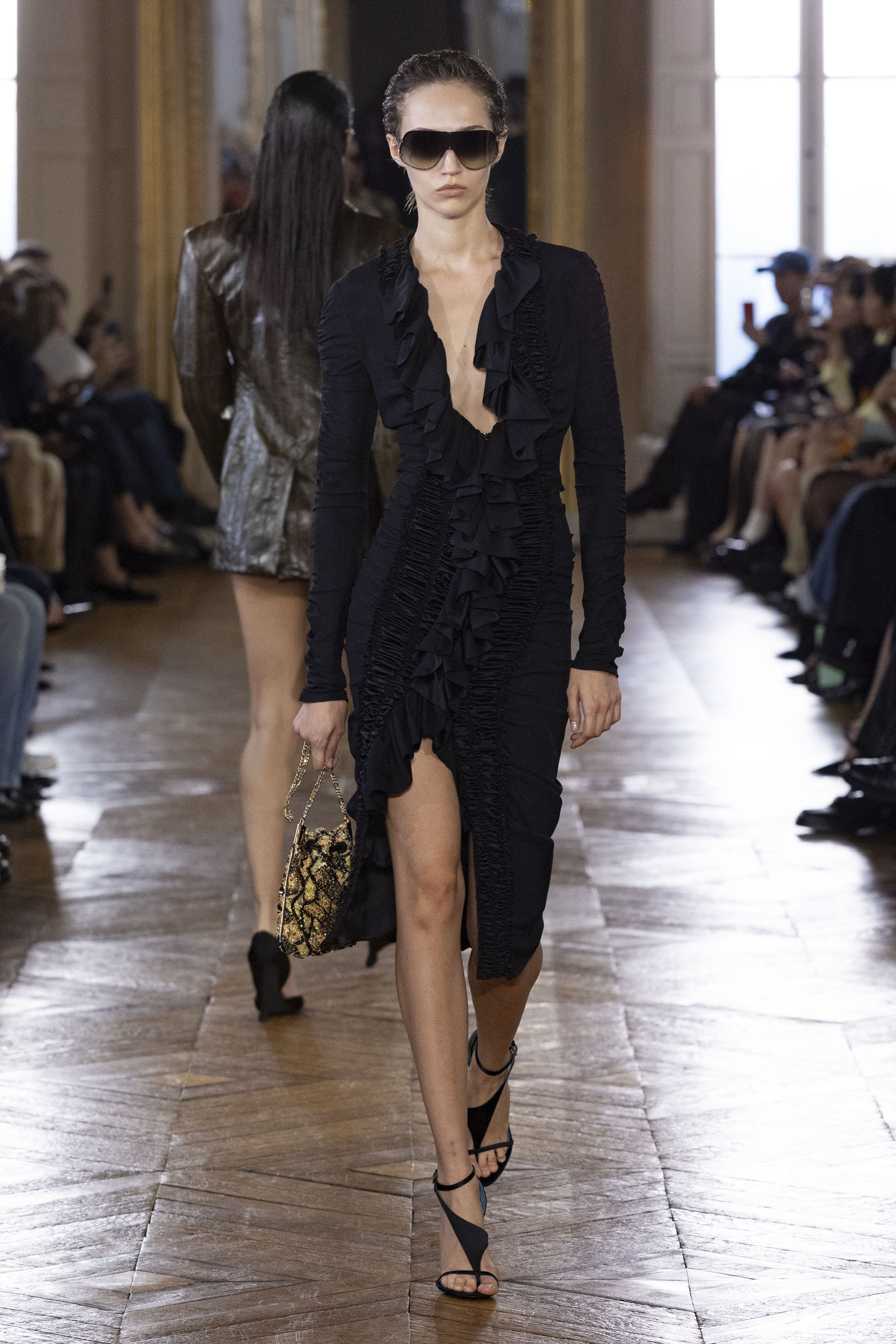 BALMAIN SS27 - COUTURE GOES WEST Vanity Teen BALMAIN SS27 - COUTURE GOES WEST BALMAIN SS27 - COUTURE GOES WEST Vanity Teen