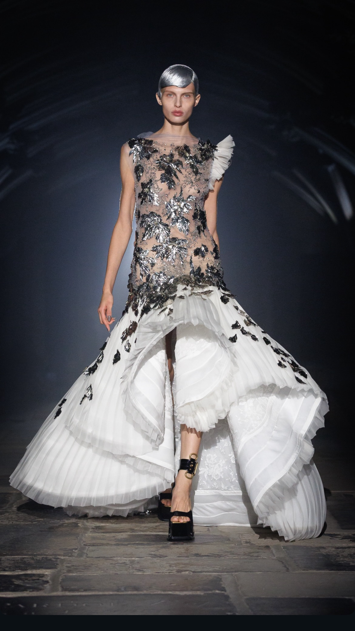 McQueen Comes Home: Spring/Summer 2027 and the Return of Rebellion Vanity Teen McQueen Comes Home: Spring/Summer 2027 and the Return of Rebellion McQueen Comes Home: Spring/Summer 2027 and the Return of Rebellion Vanity Teen