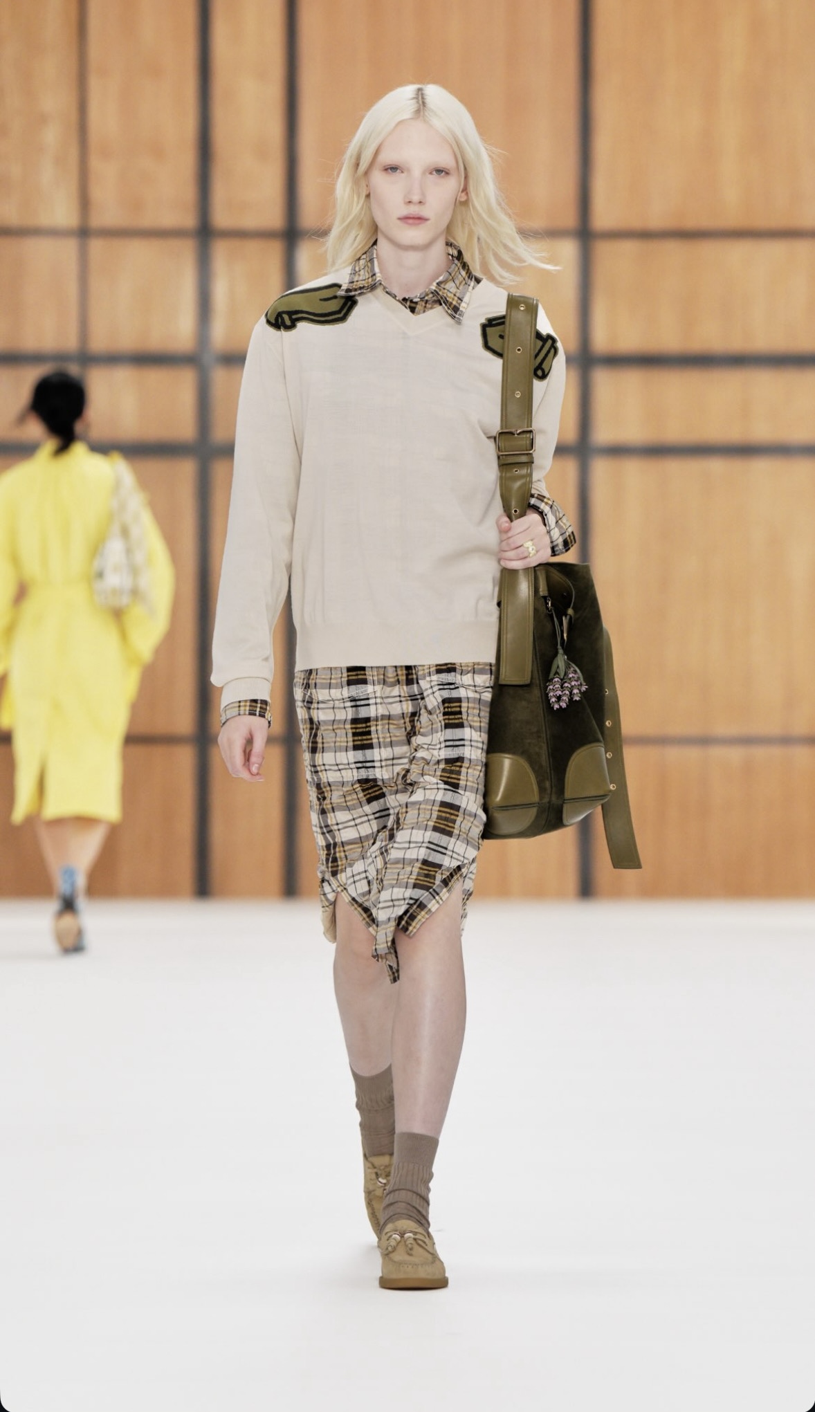 BURBERRY SS27 - WHEN HERITAGE STOPS BEHAVING Vanity Teen BURBERRY SS27 - WHEN HERITAGE STOPS BEHAVING BURBERRY SS27 - WHEN HERITAGE STOPS BEHAVING Vanity Teen
