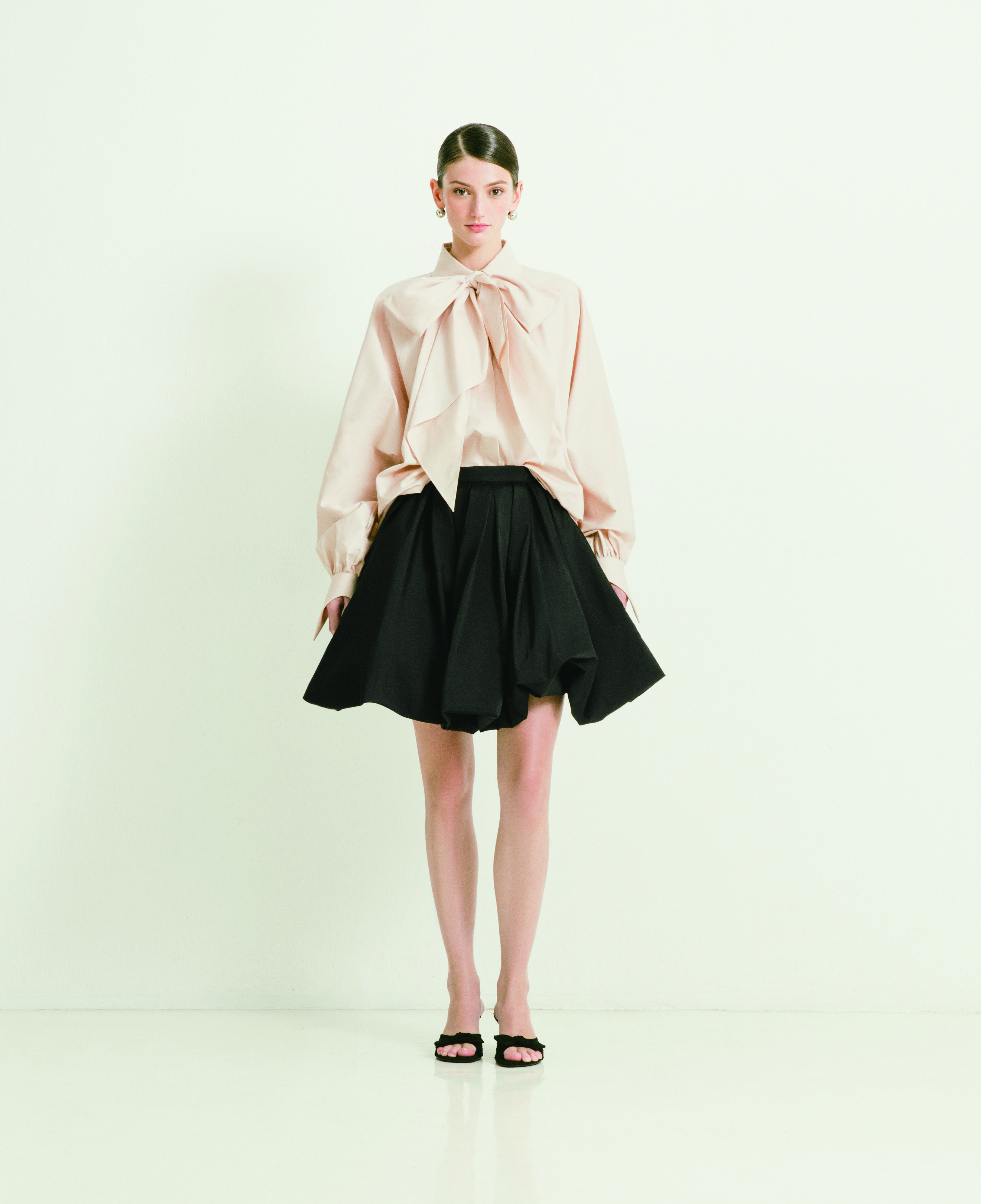 CURIEL SS27: WHAT HAPPENS BETWEEN THE BODY AND THE DRESS? Vanity Teen CURIEL SS27: WHAT HAPPENS BETWEEN THE BODY AND THE DRESS? CURIEL SS27: WHAT HAPPENS BETWEEN THE BODY AND THE DRESS? Vanity Teen