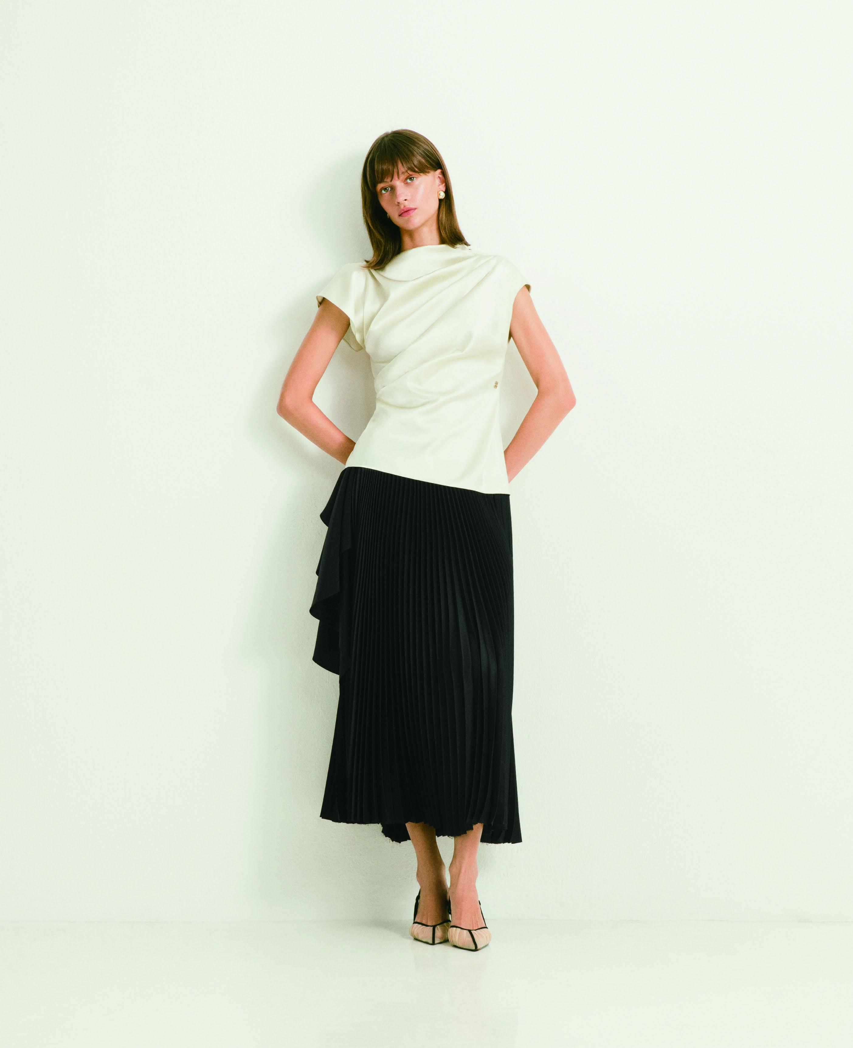 CURIEL SS27: WHAT HAPPENS BETWEEN THE BODY AND THE DRESS? Vanity Teen CURIEL SS27: WHAT HAPPENS BETWEEN THE BODY AND THE DRESS? CURIEL SS27: WHAT HAPPENS BETWEEN THE BODY AND THE DRESS? Vanity Teen