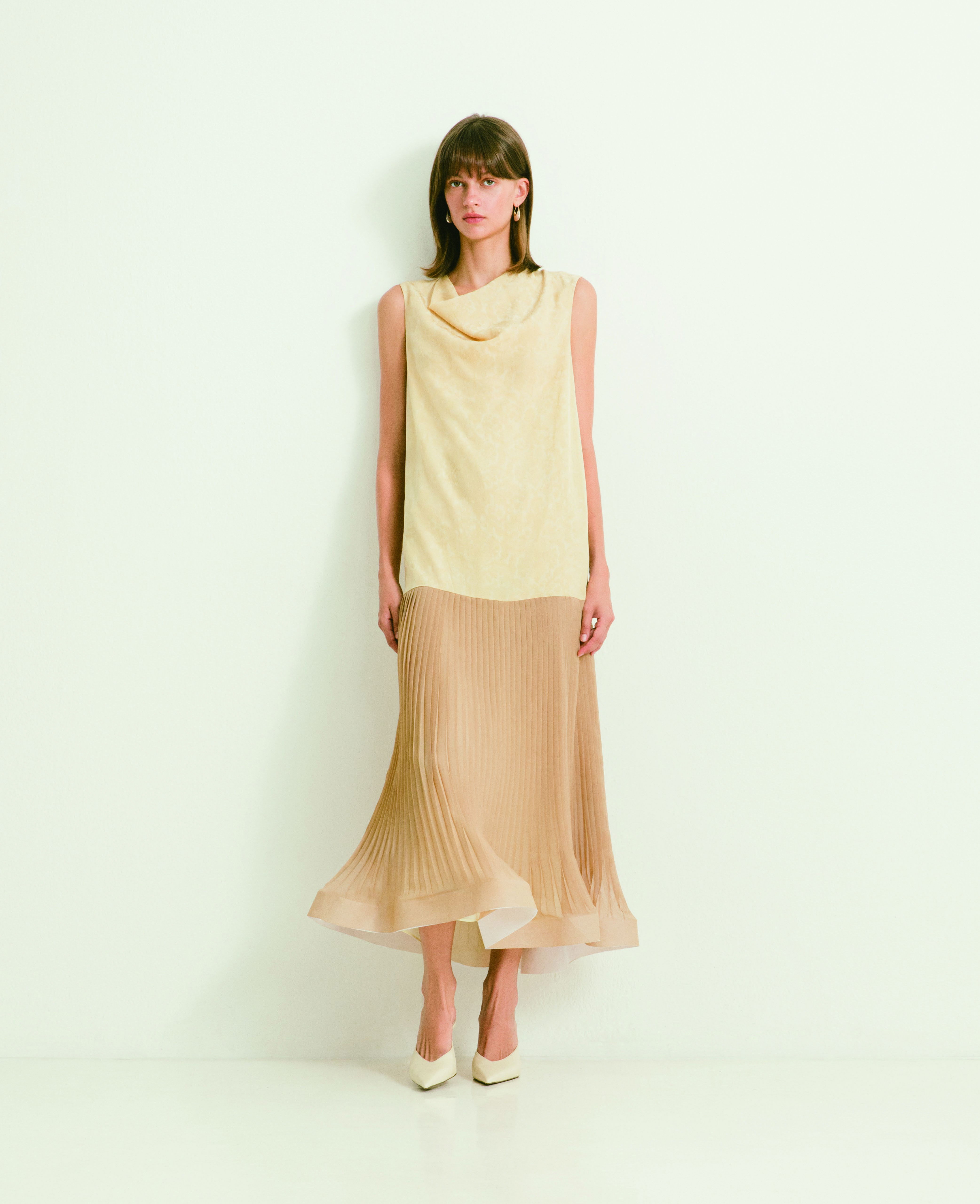 CURIEL SS27: WHAT HAPPENS BETWEEN THE BODY AND THE DRESS? Vanity Teen CURIEL SS27: WHAT HAPPENS BETWEEN THE BODY AND THE DRESS? CURIEL SS27: WHAT HAPPENS BETWEEN THE BODY AND THE DRESS? Vanity Teen
