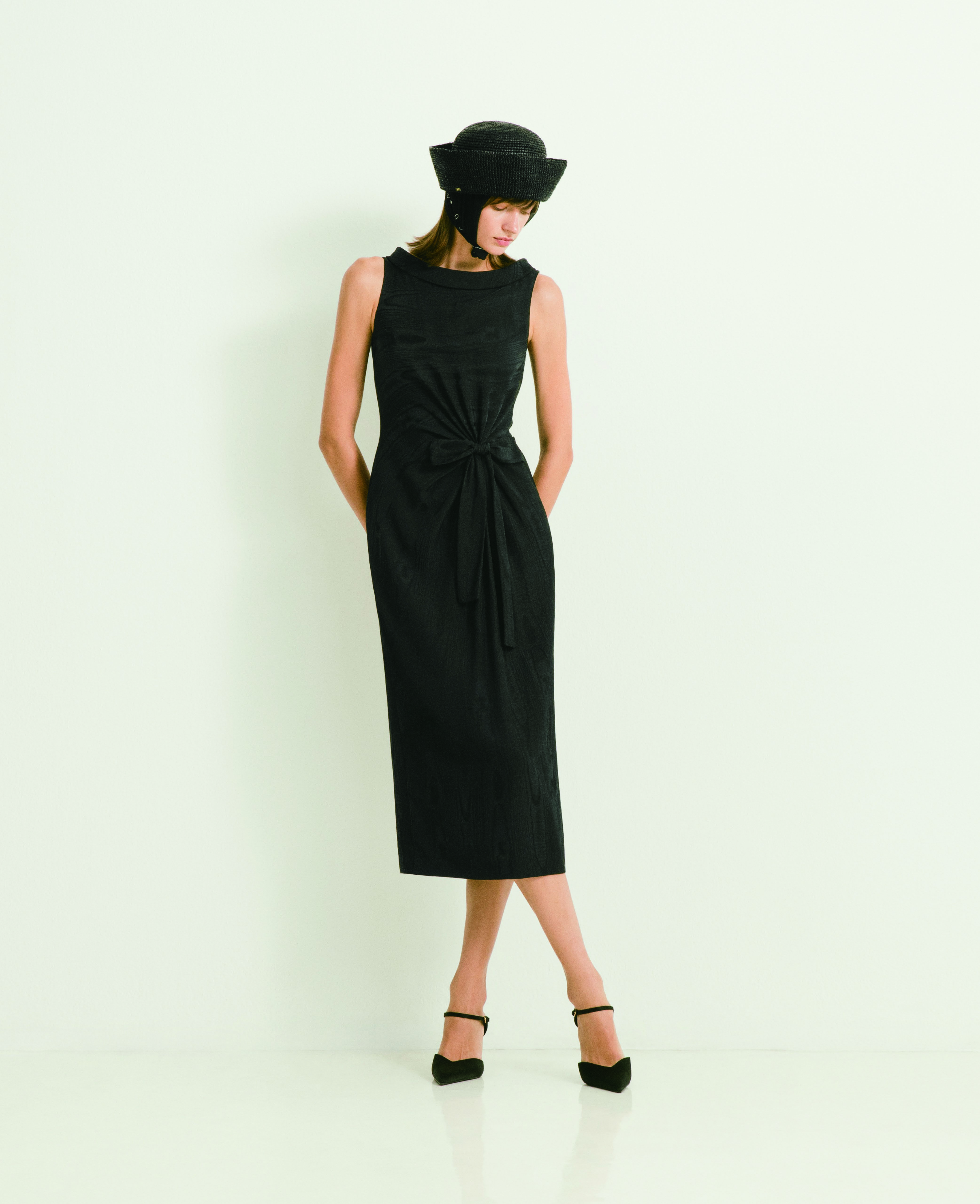 CURIEL SS27: WHAT HAPPENS BETWEEN THE BODY AND THE DRESS? Vanity Teen CURIEL SS27: WHAT HAPPENS BETWEEN THE BODY AND THE DRESS? CURIEL SS27: WHAT HAPPENS BETWEEN THE BODY AND THE DRESS? Vanity Teen