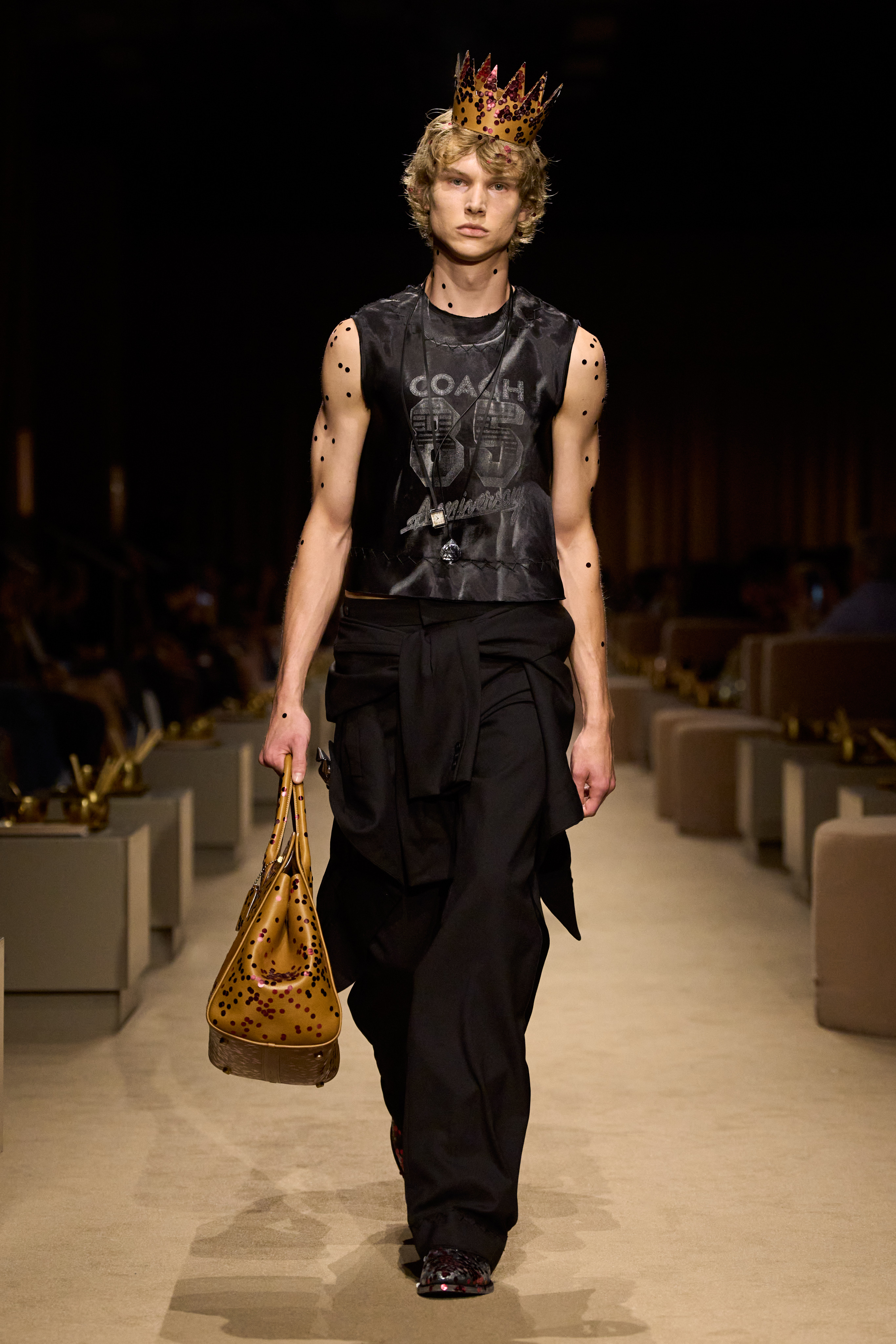 COACH TURNS 85, THEN TURNS ITSELF INSIDE OUT Vanity Teen 虚荣青年 COACH TURNS 85, THEN TURNS ITSELF INSIDE OUT COACH TURNS 85, THEN TURNS ITSELF INSIDE OUT Vanity Teen 虚荣青年