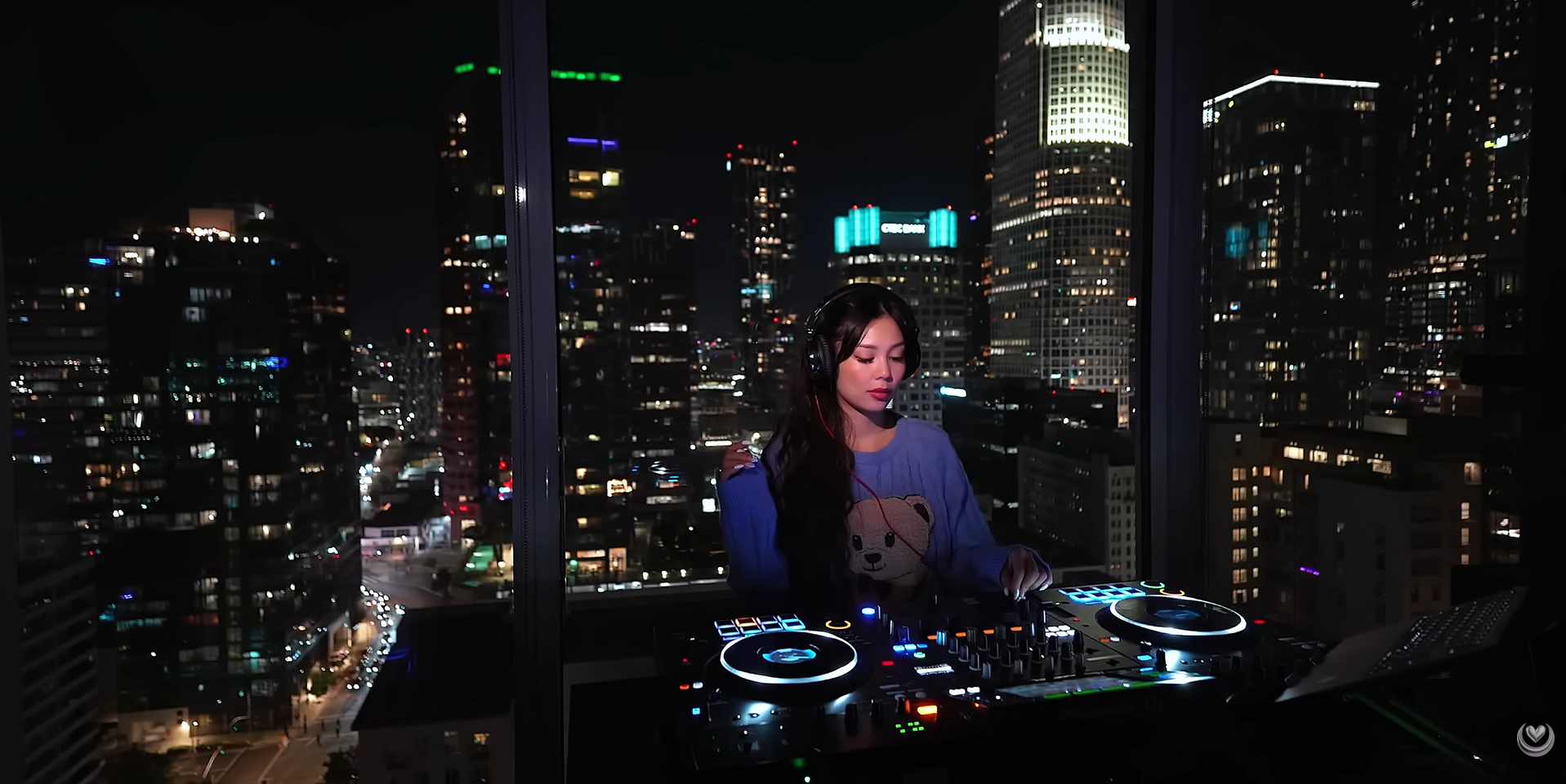 Everyone Wants to Be a DJ Now. Why?  Everyone Wants to Be a DJ Now. Why?  Vanity Teen 虚荣青年