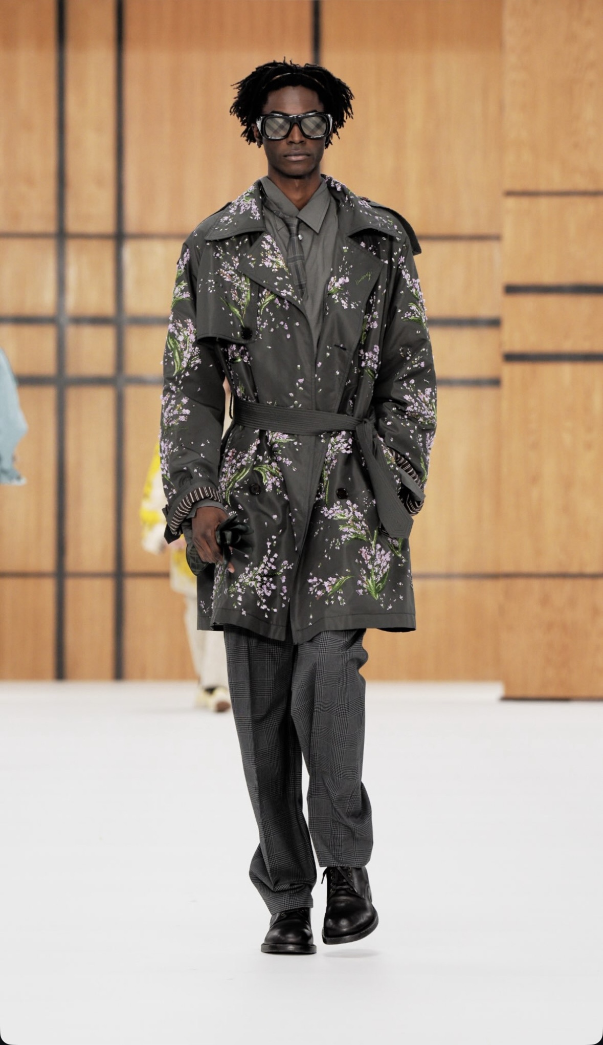 BURBERRY SS27 - WHEN HERITAGE STOPS BEHAVING Vanity Teen BURBERRY SS27 - WHEN HERITAGE STOPS BEHAVING BURBERRY SS27 - WHEN HERITAGE STOPS BEHAVING Vanity Teen