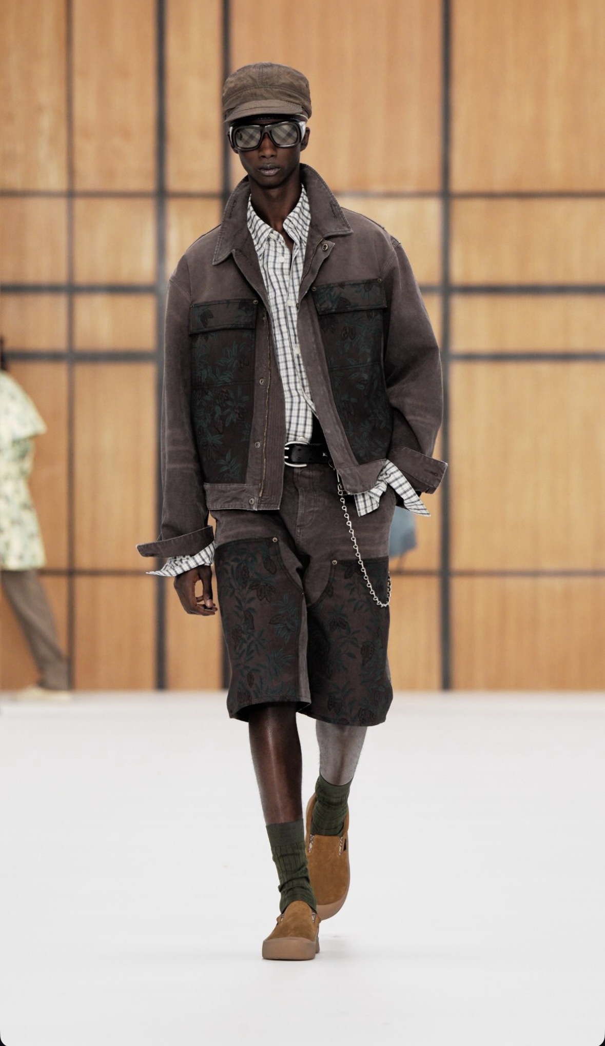 BURBERRY SS27 - WHEN HERITAGE STOPS BEHAVING Vanity Teen BURBERRY SS27 - WHEN HERITAGE STOPS BEHAVING BURBERRY SS27 - WHEN HERITAGE STOPS BEHAVING Vanity Teen