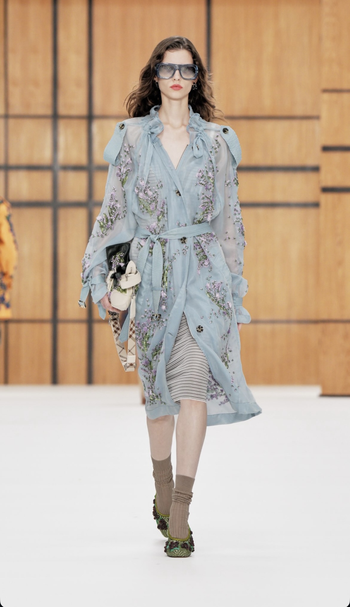 BURBERRY SS27 - WHEN HERITAGE STOPS BEHAVING Vanity Teen BURBERRY SS27 - WHEN HERITAGE STOPS BEHAVING BURBERRY SS27 - WHEN HERITAGE STOPS BEHAVING Vanity Teen