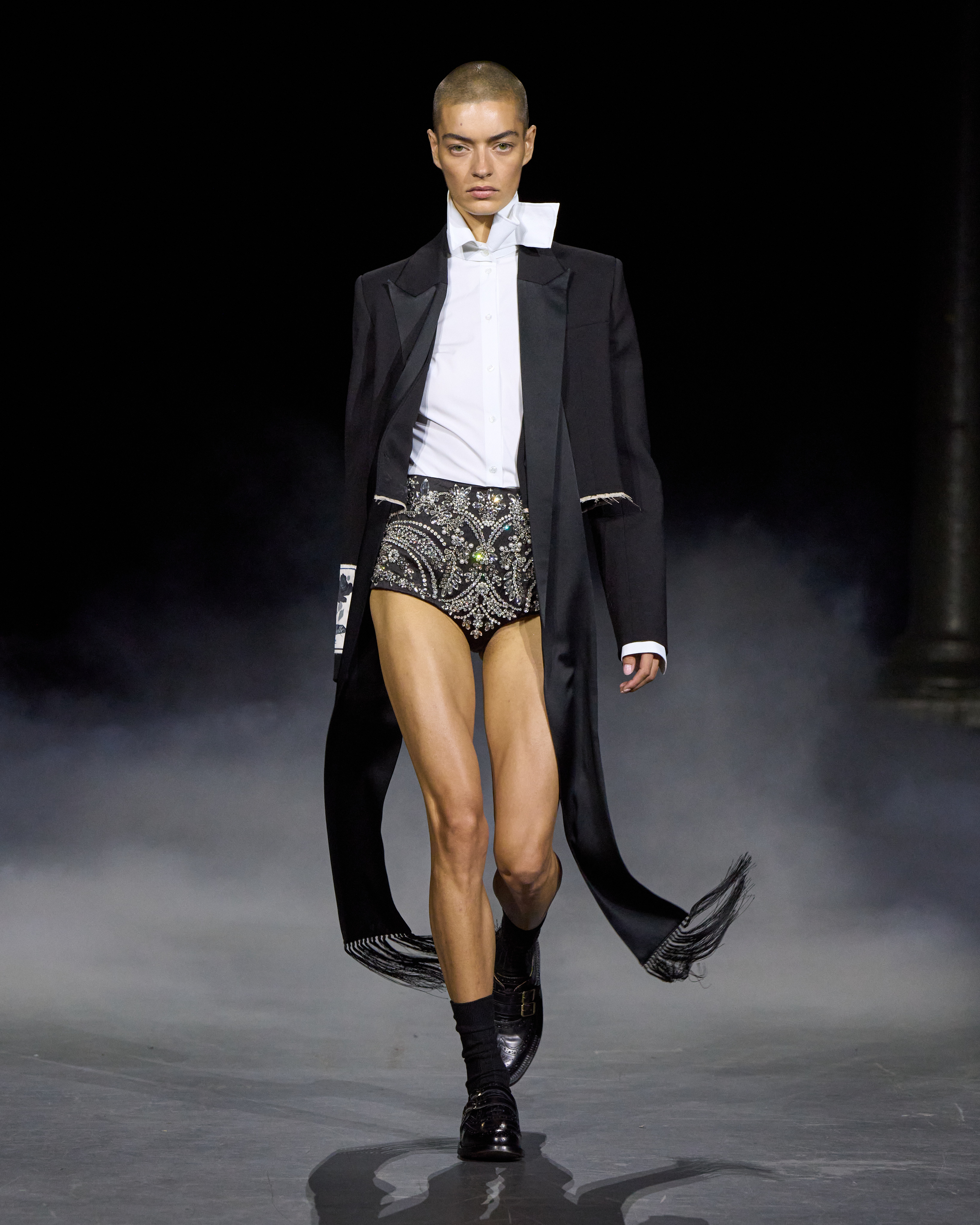 Erdem Spring Summer 2027: The Power of a Strong Identity Erdem Spring Summer 2027: The Power of a Strong Identity Vanity Teen