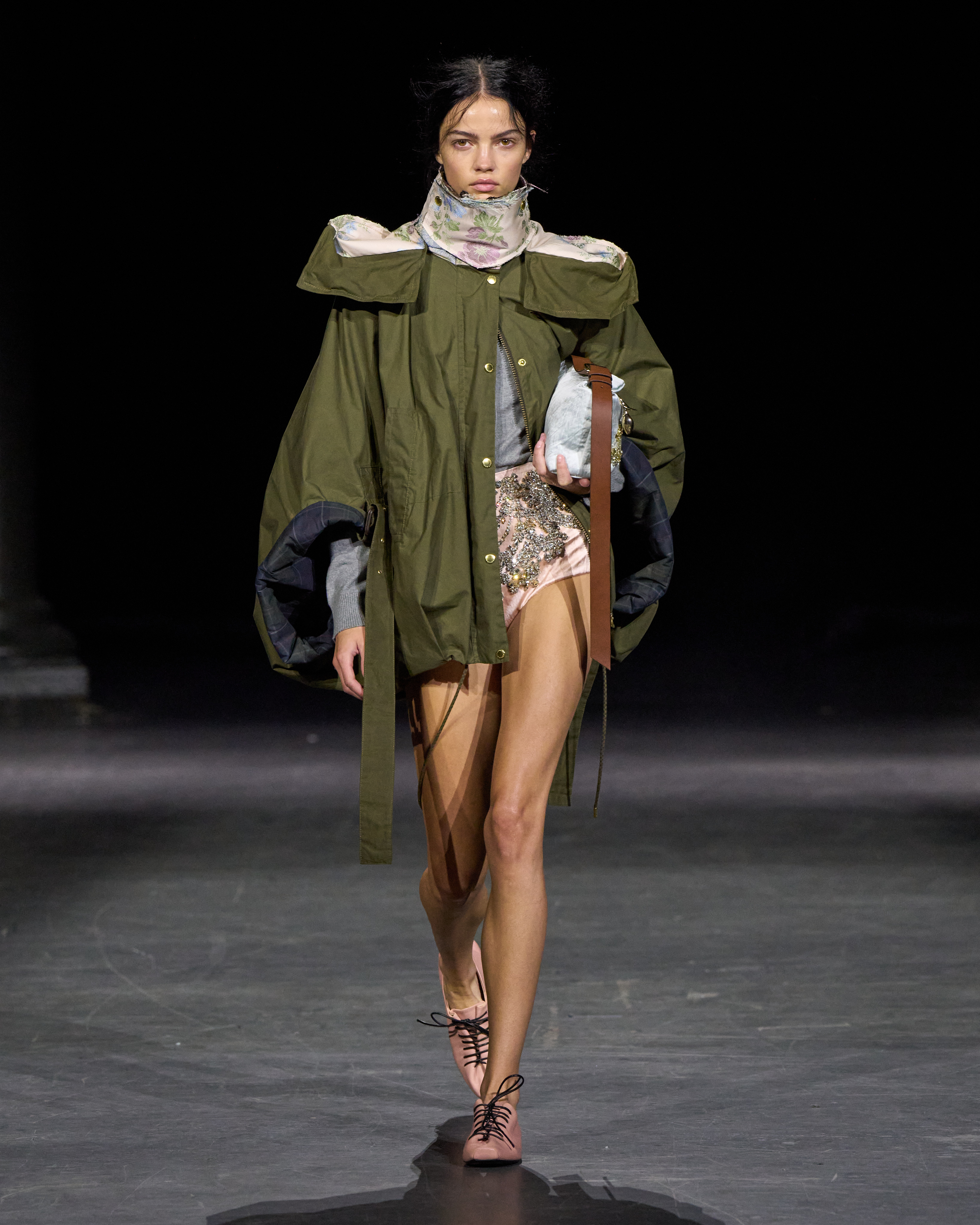 Erdem Spring Summer 2027: The Power of a Strong Identity Erdem Spring Summer 2027: The Power of a Strong Identity Vanity Teen