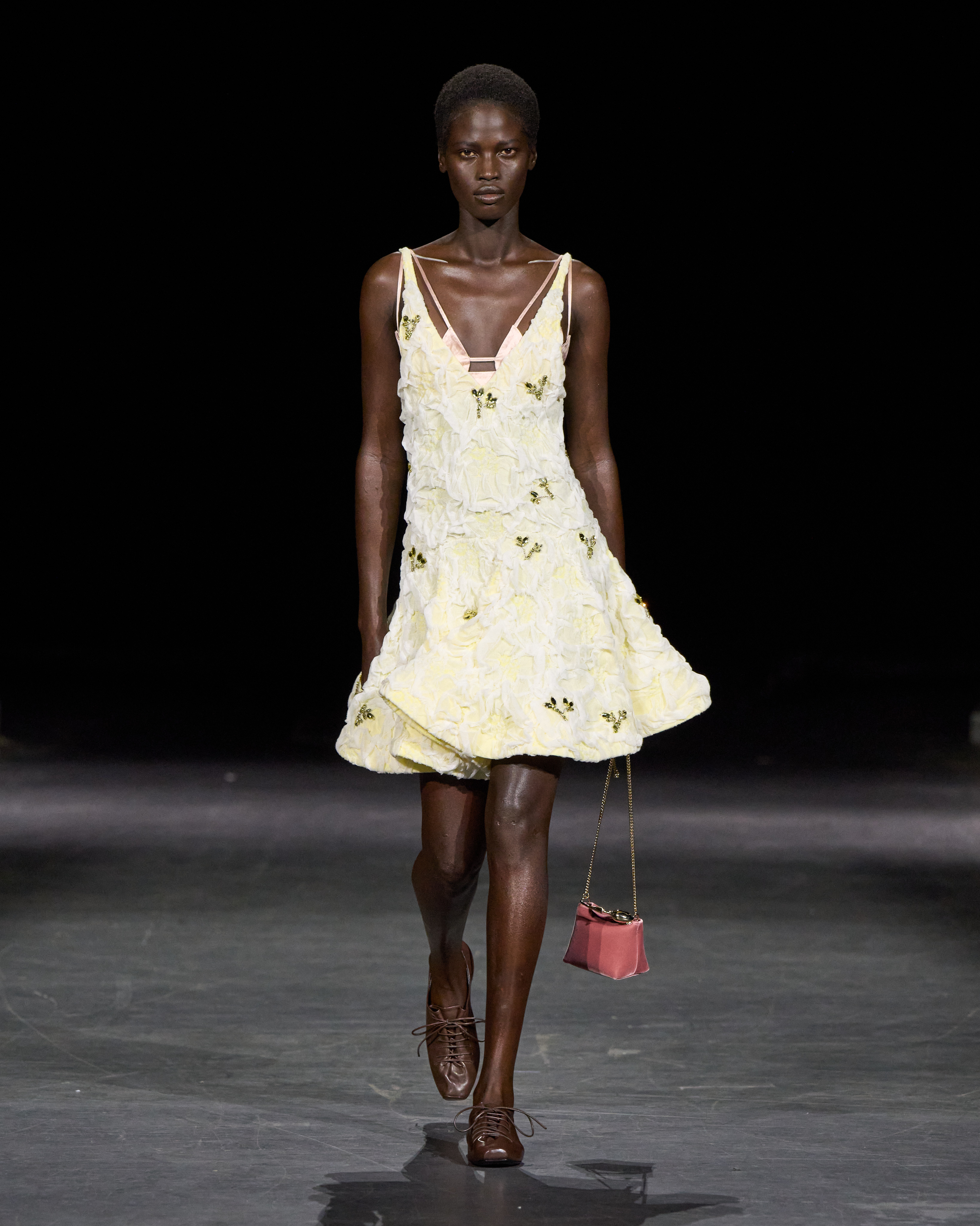 Erdem Spring Summer 2027: The Power of a Strong Identity Erdem Spring Summer 2027: The Power of a Strong Identity Vanity Teen