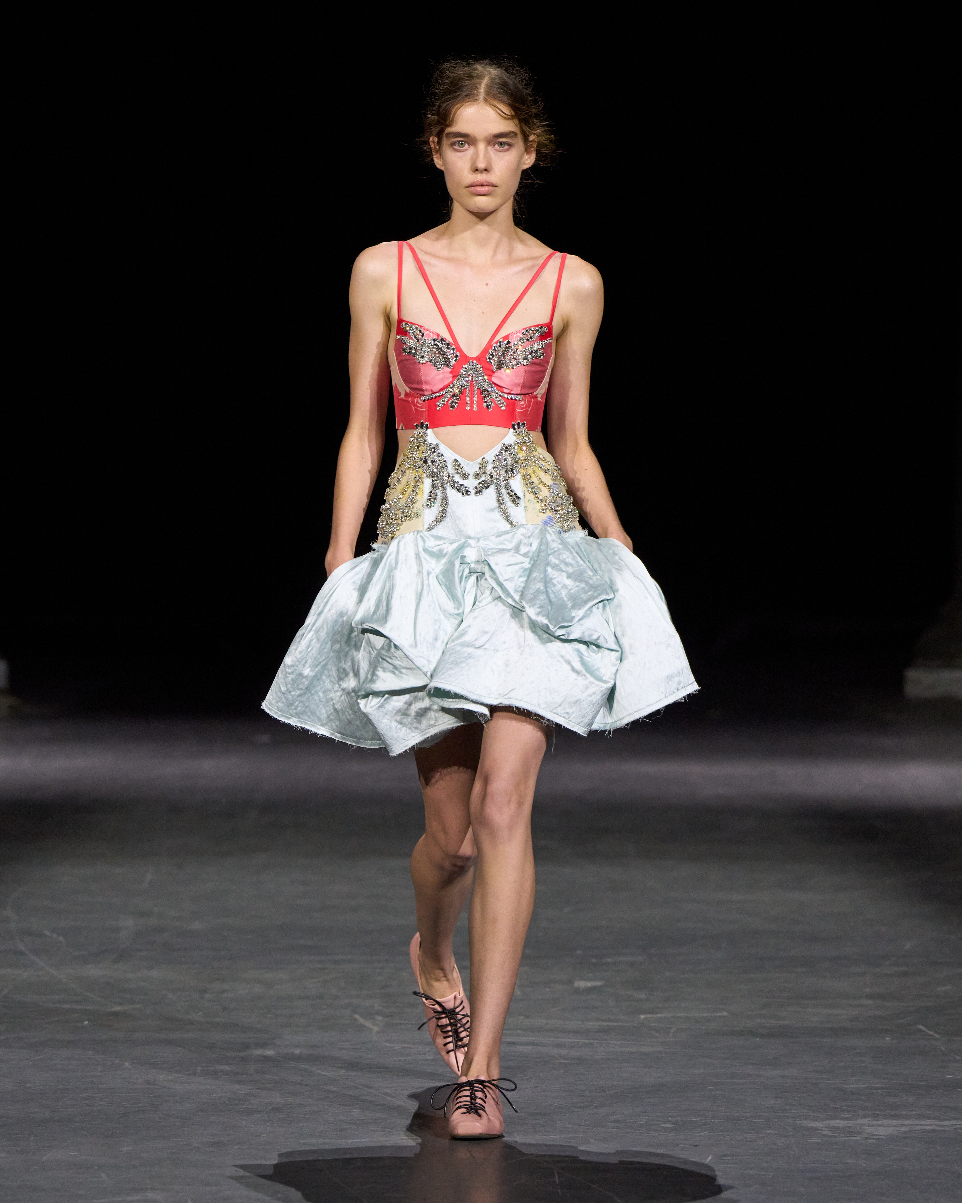 Erdem Spring Summer 2027: The Power of a Strong Identity Erdem Spring Summer 2027: The Power of a Strong Identity Vanity Teen