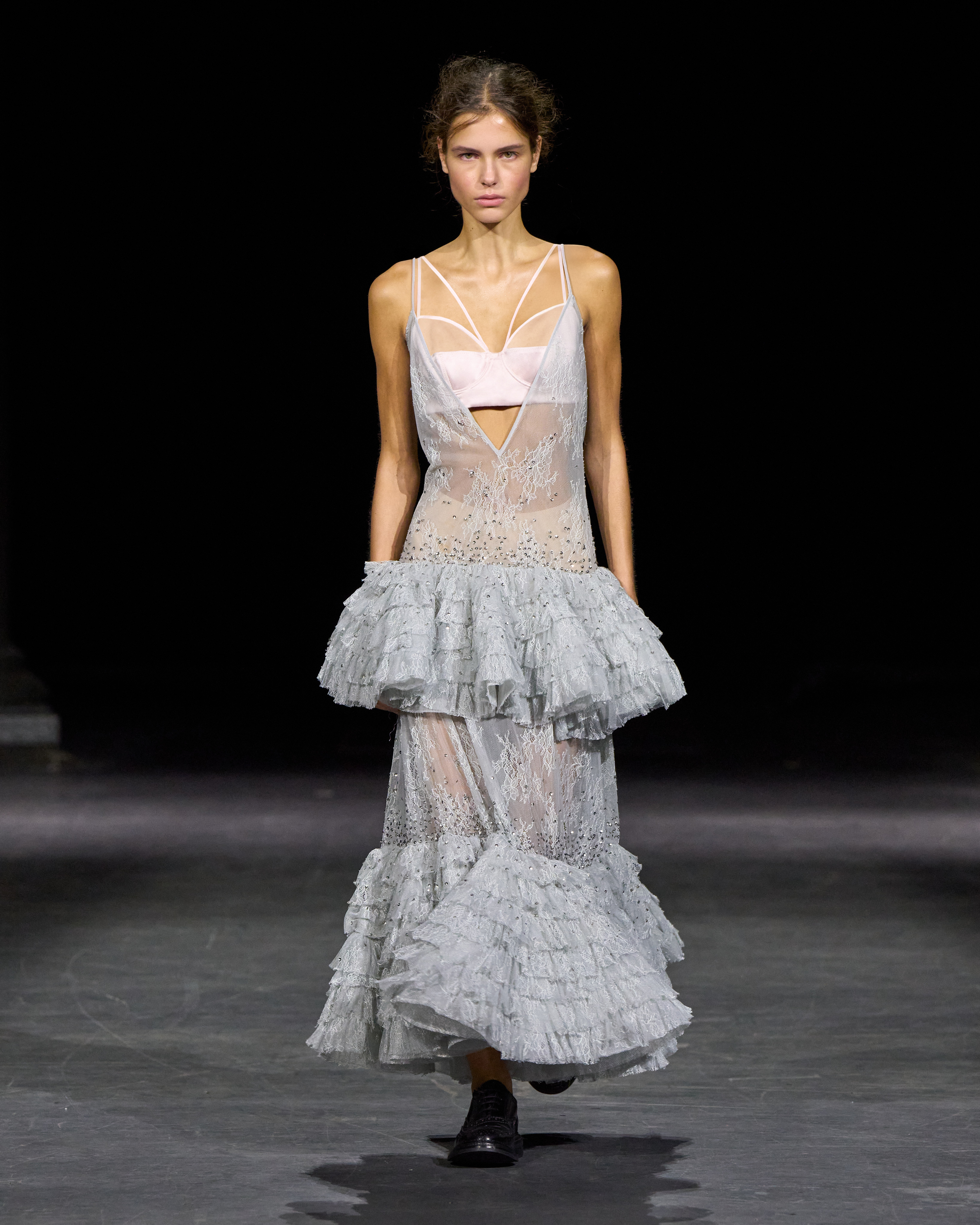 Erdem Spring Summer 2027: The Power of a Strong Identity Erdem Spring Summer 2027: The Power of a Strong Identity Vanity Teen