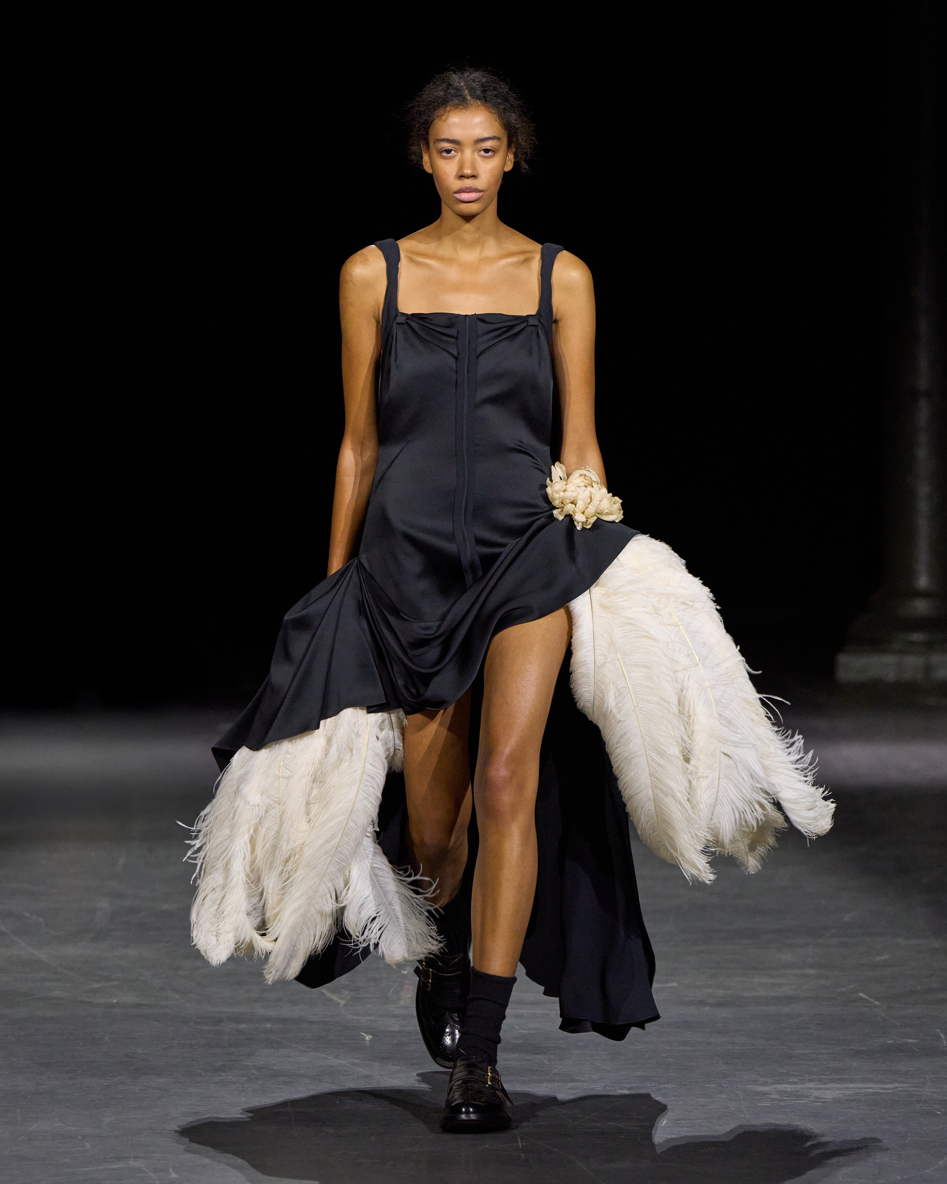 Erdem Spring Summer 2027: The Power of a Strong Identity Erdem Spring Summer 2027: The Power of a Strong Identity Vanity Teen