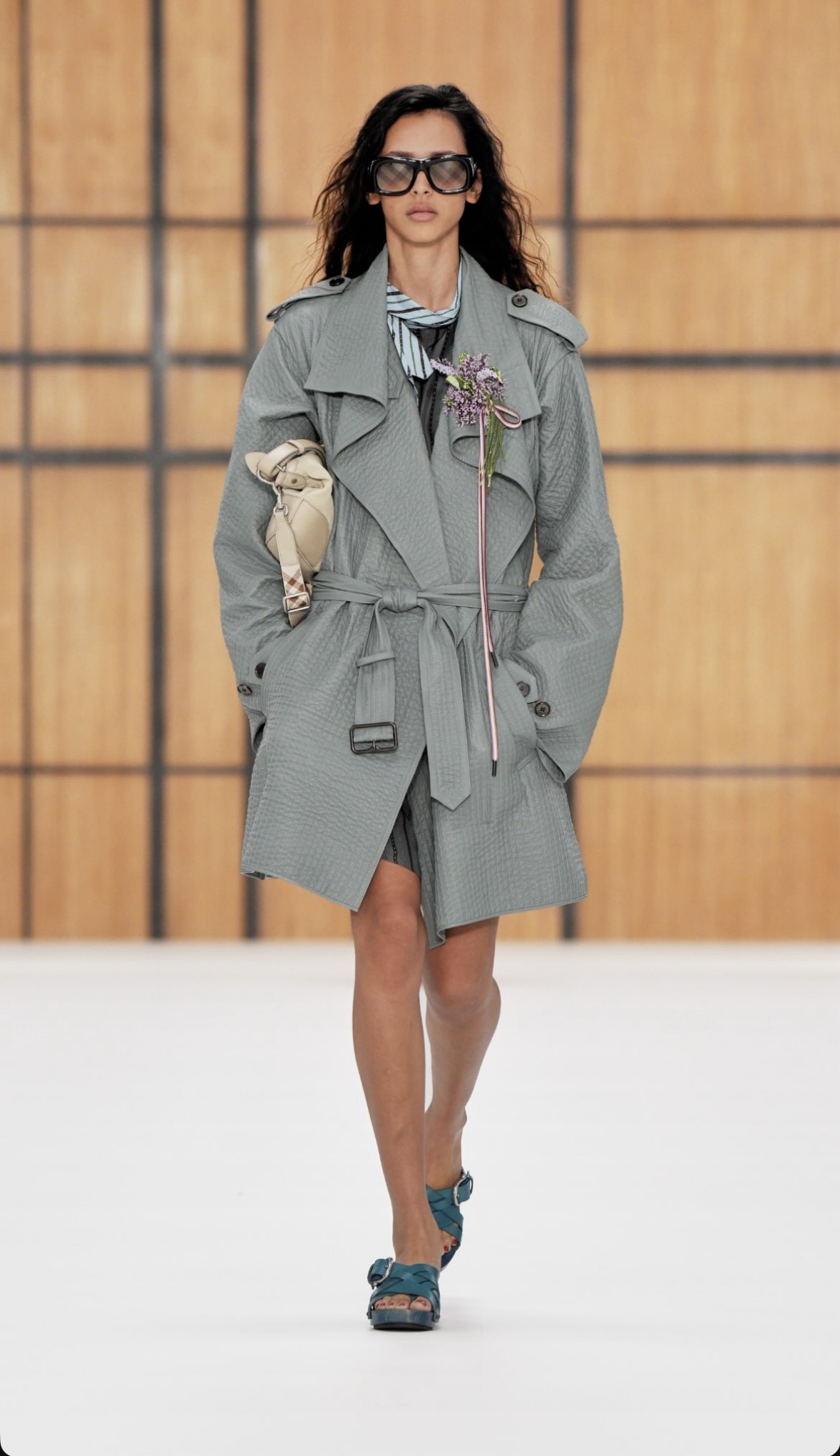 BURBERRY SS27 - WHEN HERITAGE STOPS BEHAVING Vanity Teen BURBERRY SS27 - WHEN HERITAGE STOPS BEHAVING BURBERRY SS27 - WHEN HERITAGE STOPS BEHAVING Vanity Teen