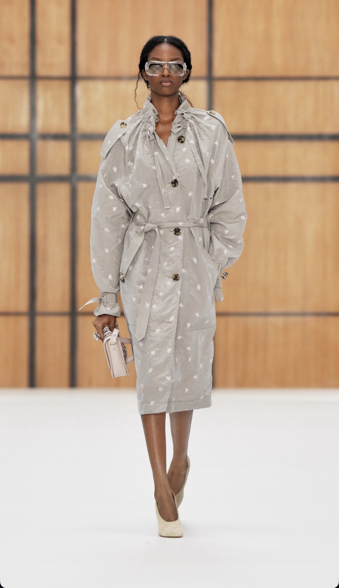 BURBERRY SS27 - WHEN HERITAGE STOPS BEHAVING Vanity Teen BURBERRY SS27 - WHEN HERITAGE STOPS BEHAVING BURBERRY SS27 - WHEN HERITAGE STOPS BEHAVING Vanity Teen