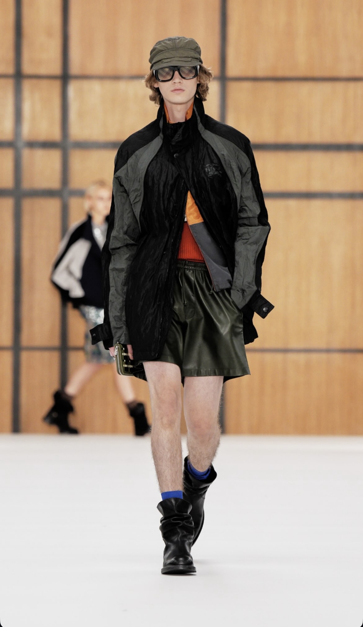 BURBERRY SS27 - WHEN HERITAGE STOPS BEHAVING Vanity Teen BURBERRY SS27 - WHEN HERITAGE STOPS BEHAVING BURBERRY SS27 - WHEN HERITAGE STOPS BEHAVING Vanity Teen
