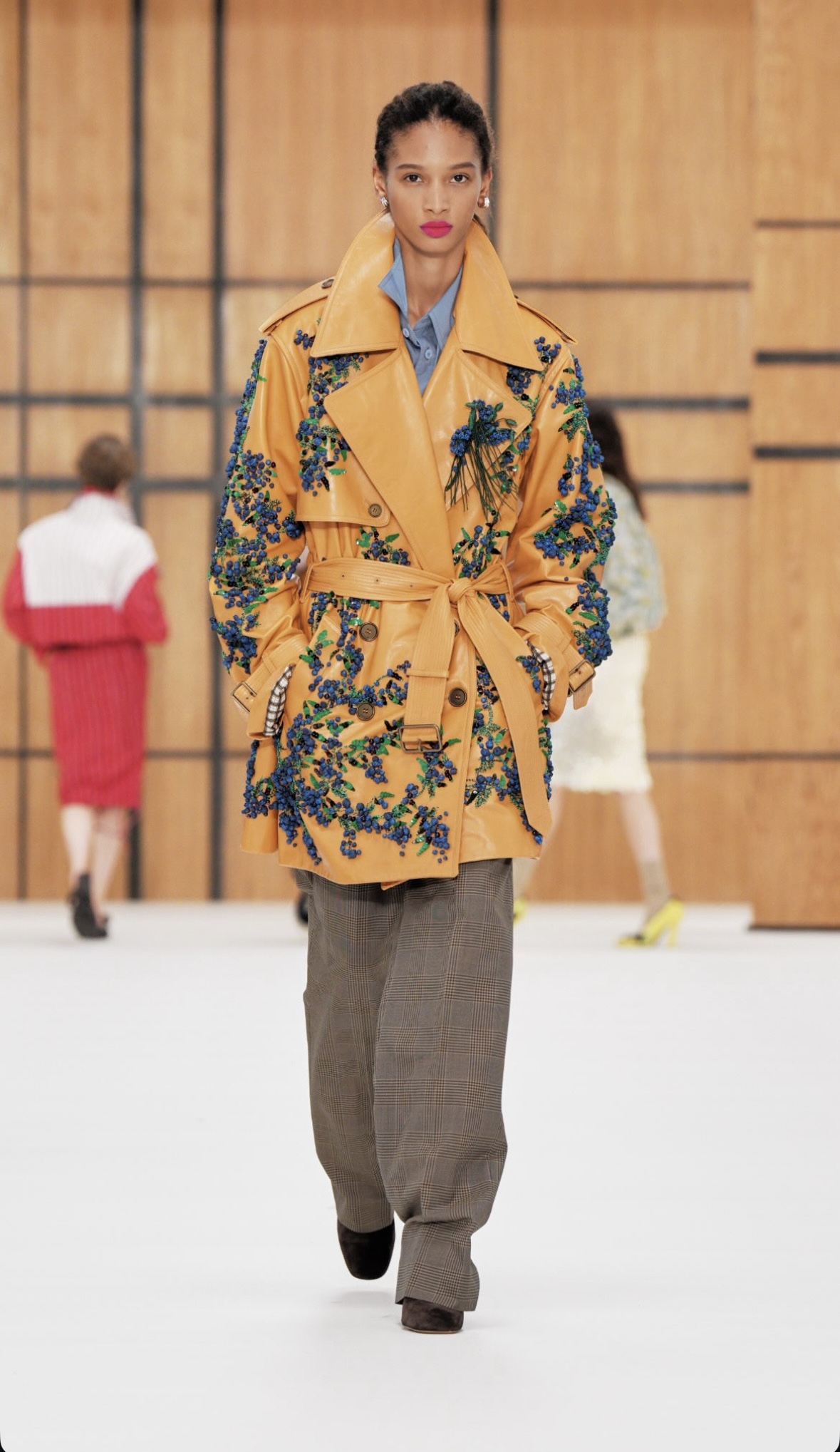 BURBERRY SS27 - WHEN HERITAGE STOPS BEHAVING Vanity Teen BURBERRY SS27 - WHEN HERITAGE STOPS BEHAVING BURBERRY SS27 - WHEN HERITAGE STOPS BEHAVING Vanity Teen