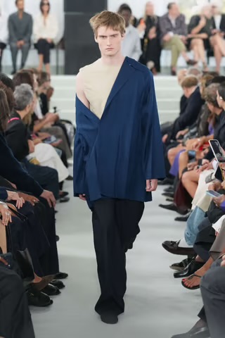 Jil Sander Spring Summer 2027: the perfect error Vanity Teen Jil Sander Spring Summer 2027: the perfect error Jil Sander Spring Summer 2027: the perfect error Vanity Teen