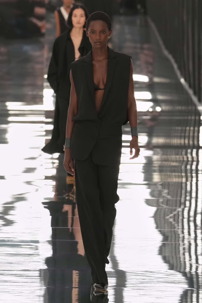 Fendi Spring Summer 2027: can Maria Grazia make feel Fendi like Fendi again? Vanity Teen Fendi Spring Summer 2027: can Maria Grazia make feel Fendi like Fendi again? Fendi Spring Summer 2027: can Maria Grazia make feel Fendi like Fendi again? Vanity Teen