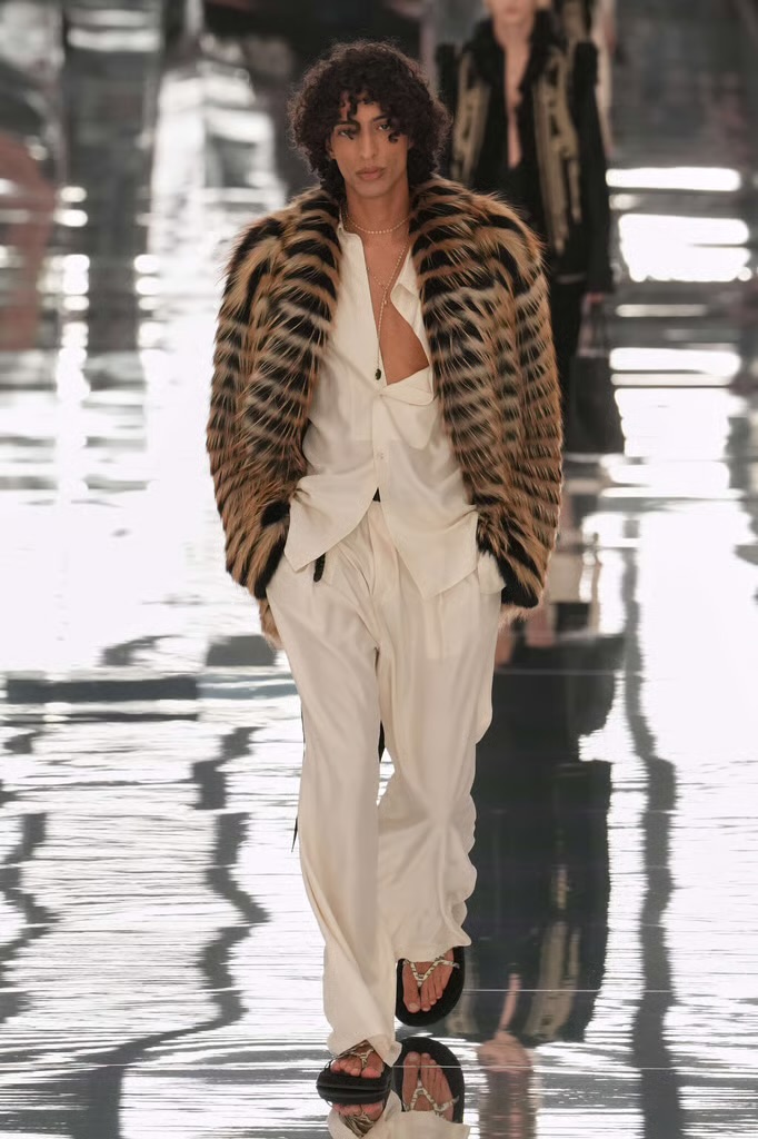 Fendi Spring Summer 2027: can Maria Grazia make feel Fendi like Fendi again? Vanity Teen Fendi Spring Summer 2027: can Maria Grazia make feel Fendi like Fendi again? Fendi Spring Summer 2027: can Maria Grazia make feel Fendi like Fendi again? Vanity Teen