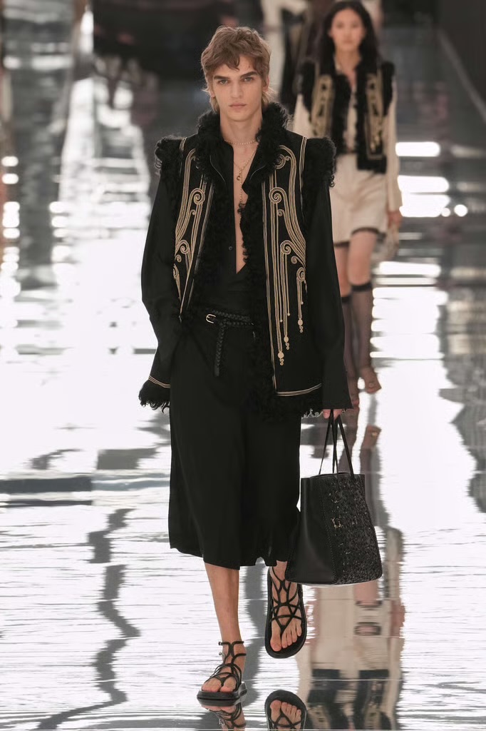 Fendi Spring Summer 2027: can Maria Grazia make feel Fendi like Fendi again? Vanity Teen Fendi Spring Summer 2027: can Maria Grazia make feel Fendi like Fendi again? Fendi Spring Summer 2027: can Maria Grazia make feel Fendi like Fendi again? Vanity Teen