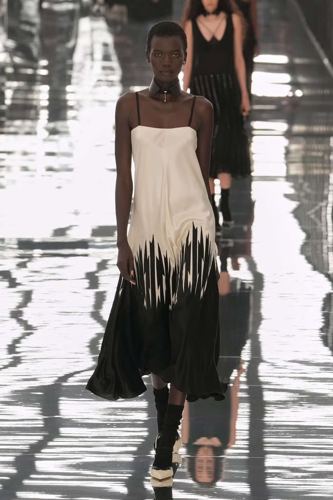 Fendi Spring Summer 2027: can Maria Grazia make feel Fendi like Fendi again? Vanity Teen Fendi Spring Summer 2027: can Maria Grazia make feel Fendi like Fendi again? Fendi Spring Summer 2027: can Maria Grazia make feel Fendi like Fendi again? Vanity Teen